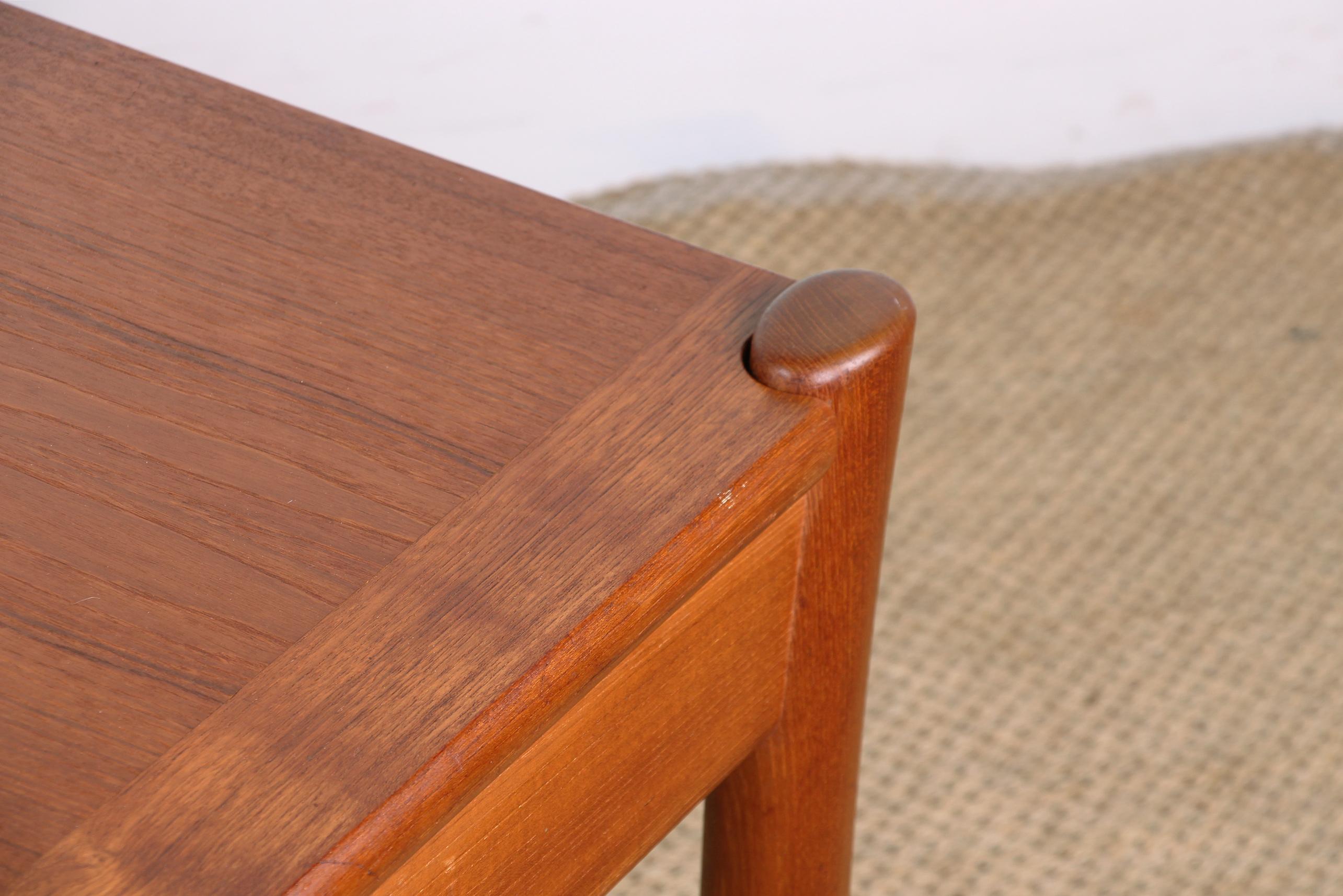 Danish square teak coffee table with reversible top 1960. For Sale 1