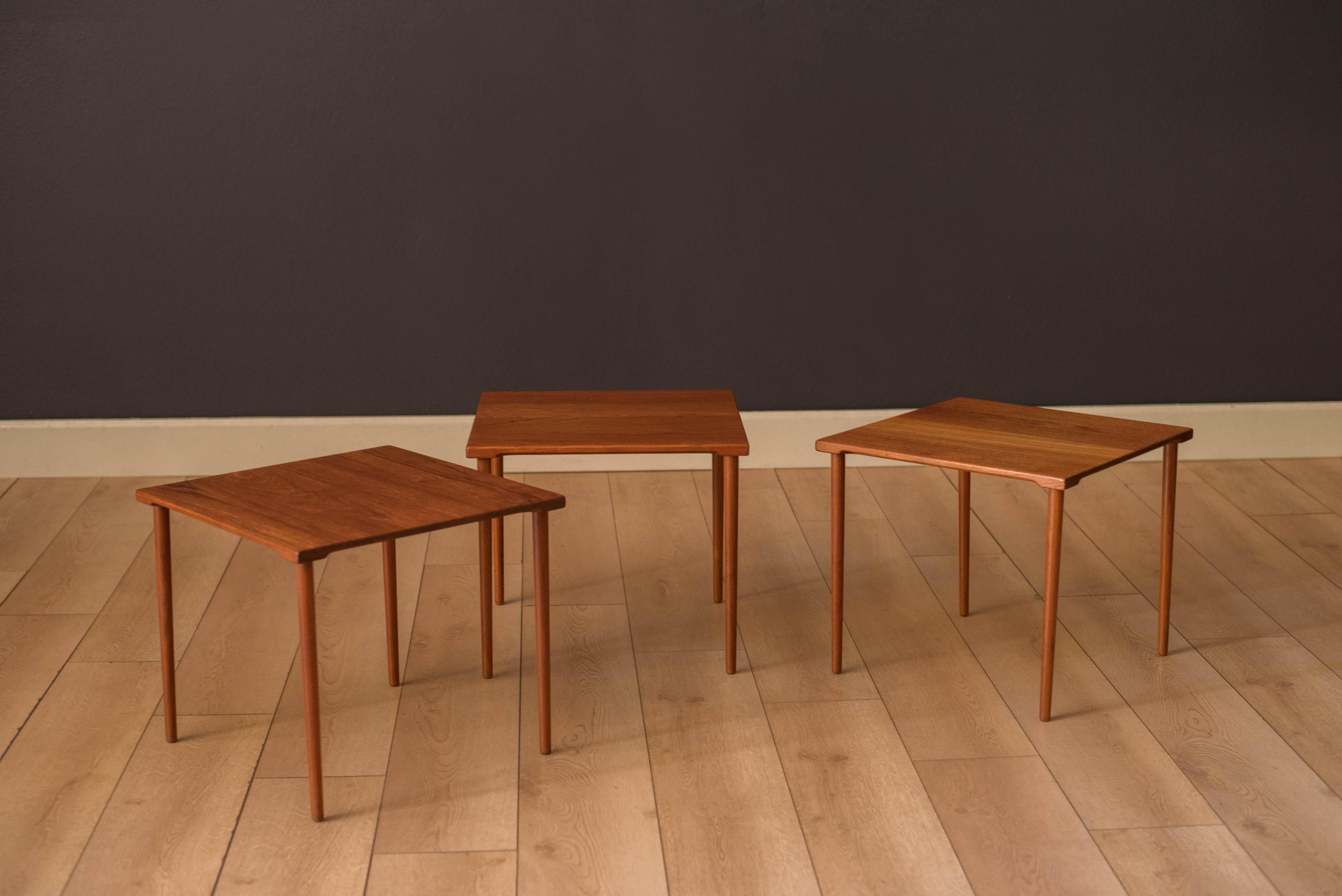 Vintage Danish Stacking Solid Teak End Table Set by France & Daverkosen In Good Condition For Sale In San Jose, CA