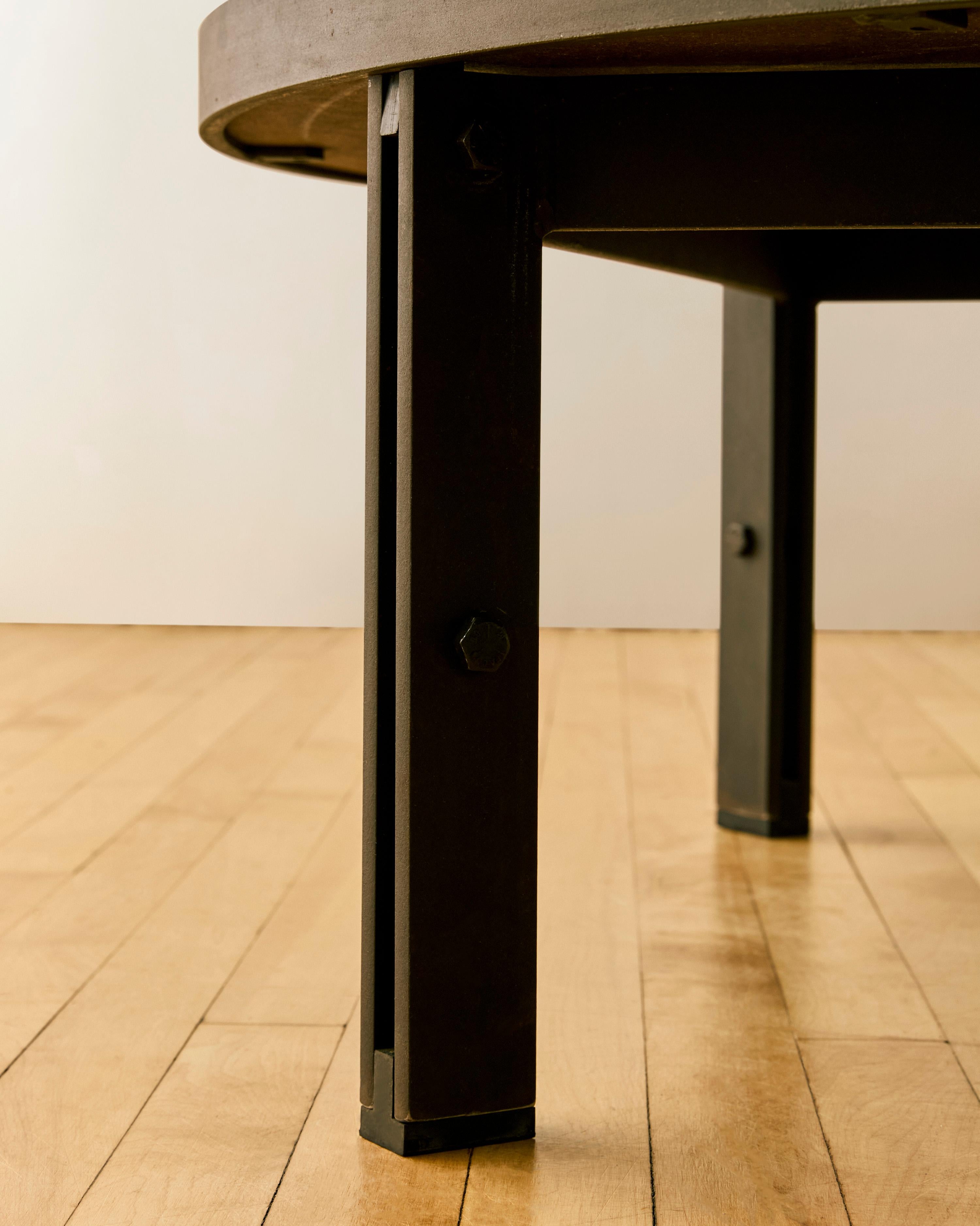 Milieu du XXe siècle Table basse ronde danoise en acier et céramique par Britt Sallingboe en vente