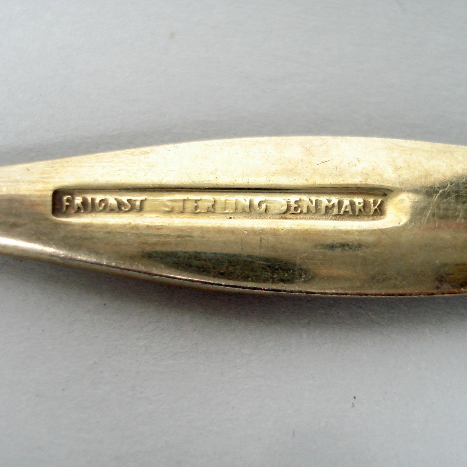 Cucharas danesas de plata de ley, doradas, esmalte policromado, juego de seis, hacia 1930 en venta 2