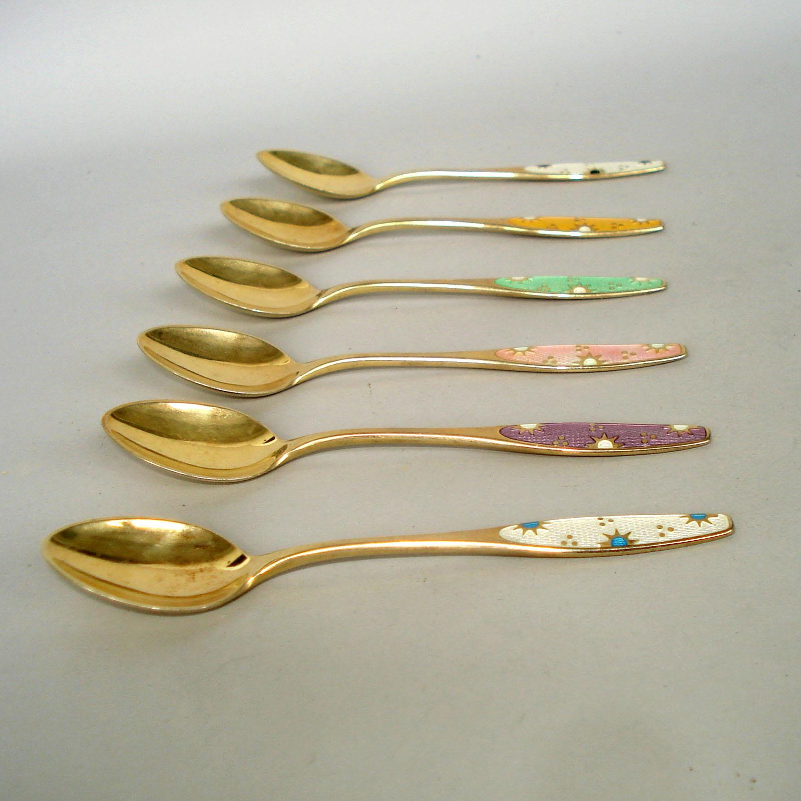 Cucharas danesas de plata de ley, doradas, esmalte policromado, juego de seis, hacia 1930 Art Decó en venta