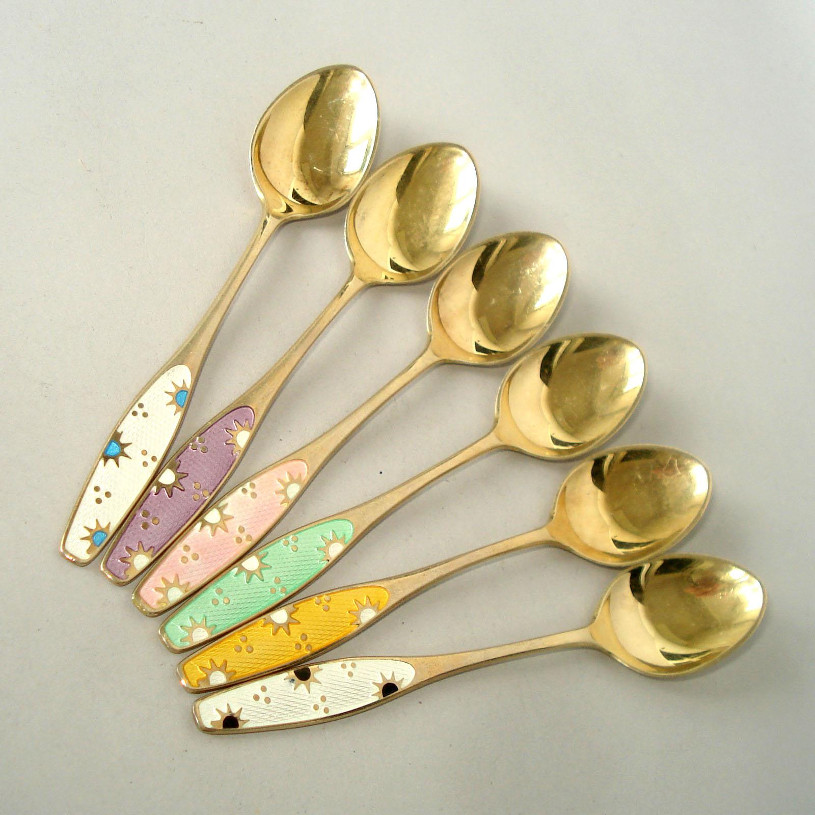 Cucharas danesas de plata de ley, doradas, esmalte policromado, juego de seis, hacia 1930 en Excelente estado para la venta en Bochum, NRW