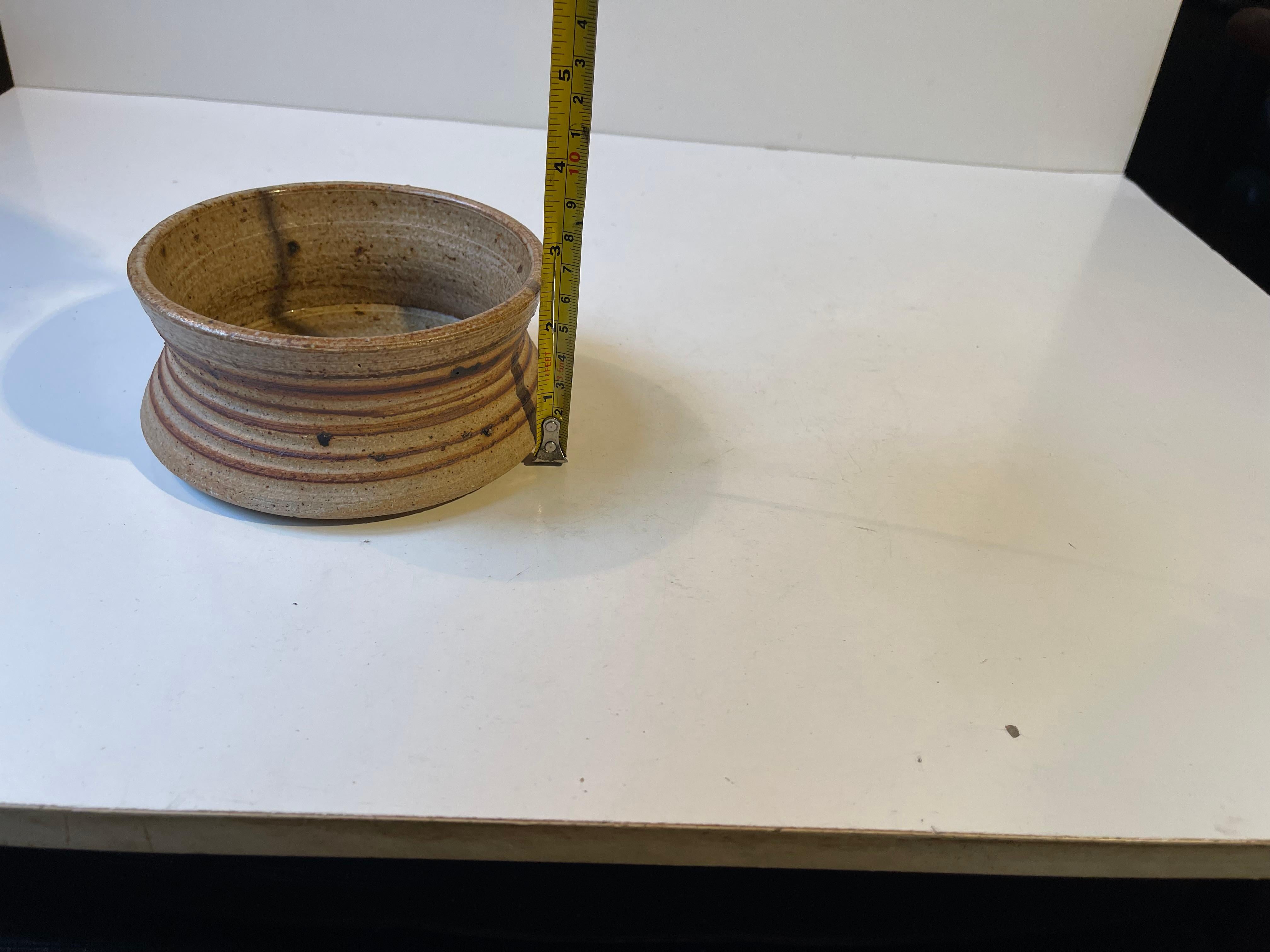 Plat danois en grès avec glaçure en spirale par Tue Poulsen, 1970 en vente 1