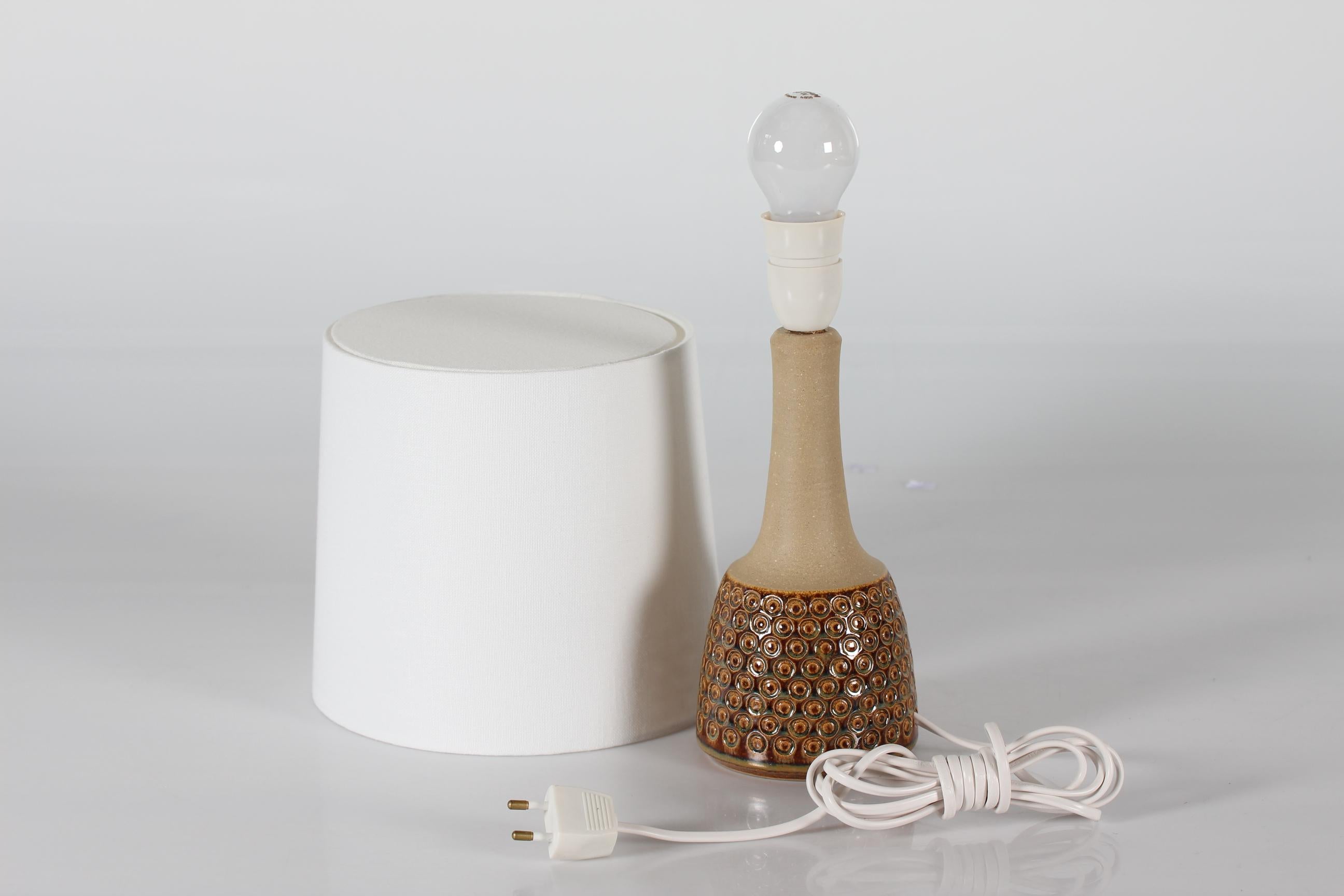 Milieu du XXe siècle Lampe de table danoise en grès des années 1960 par Einar Johansen pour Søholm, avec nouvel abat-jour en vente