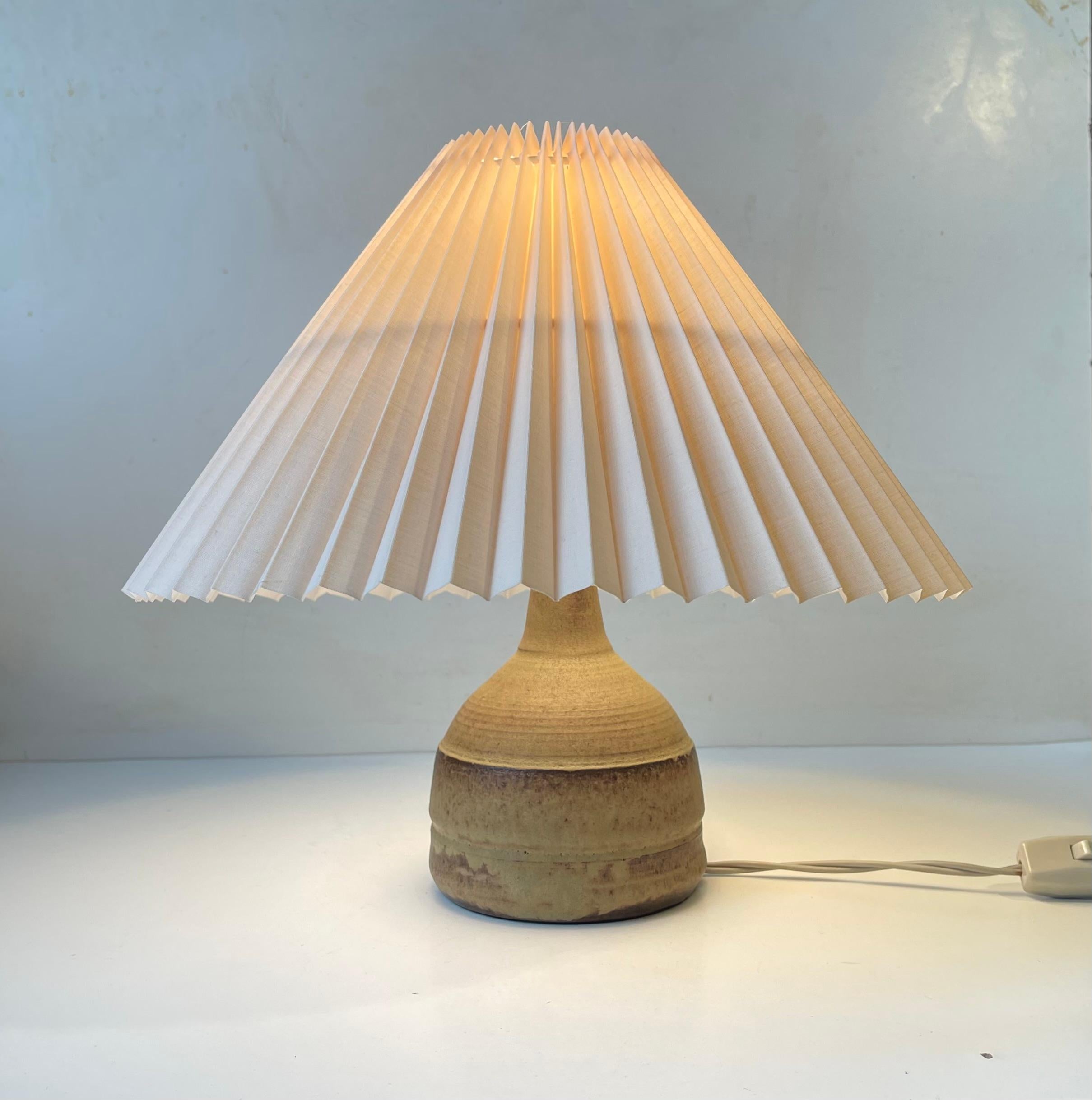 Danois Lampe de table danoise en grès aux glaçures terreuses, 1970 en vente
