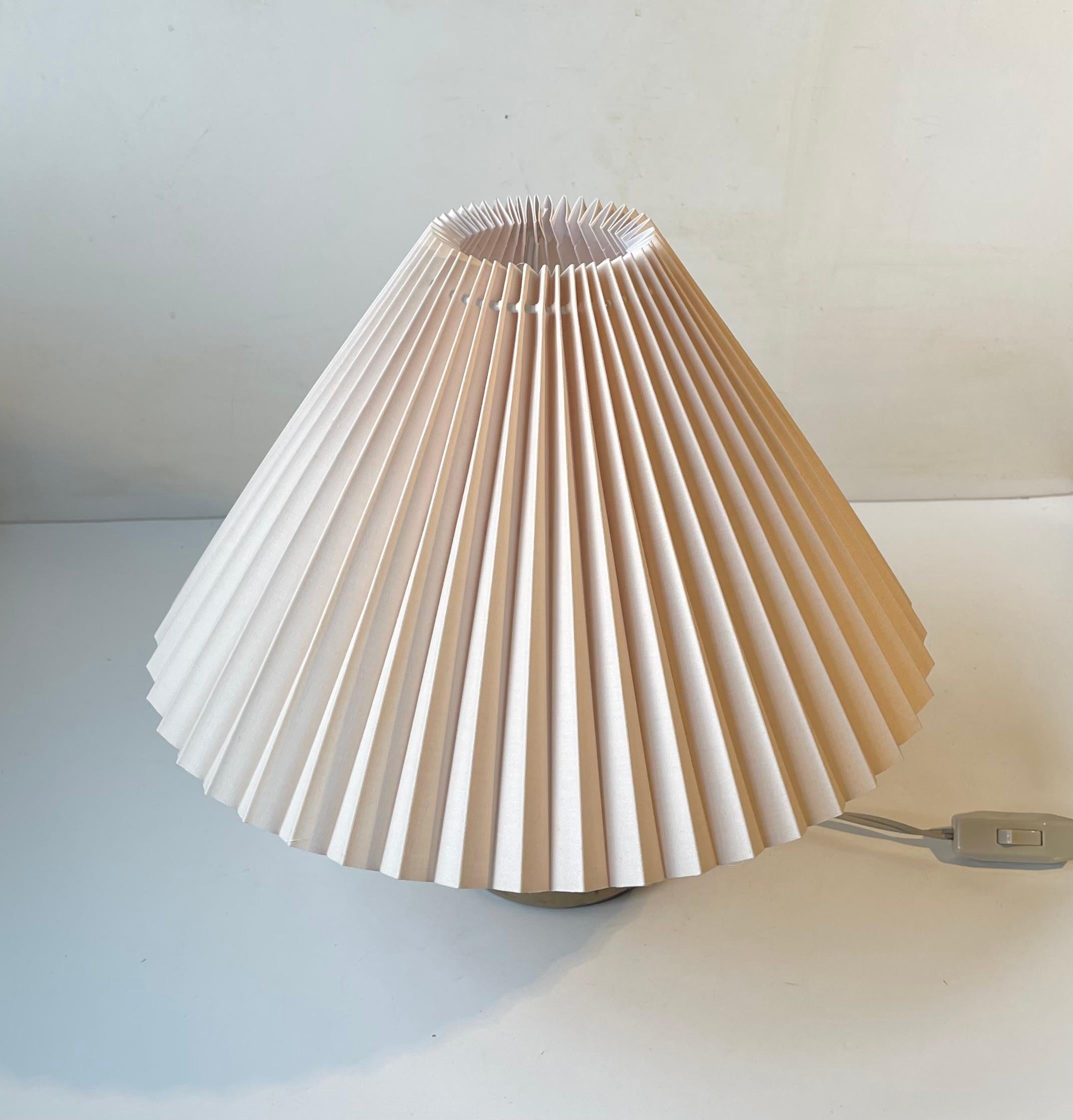 Vernissé Lampe de table danoise en grès aux glaçures terreuses, 1970 en vente