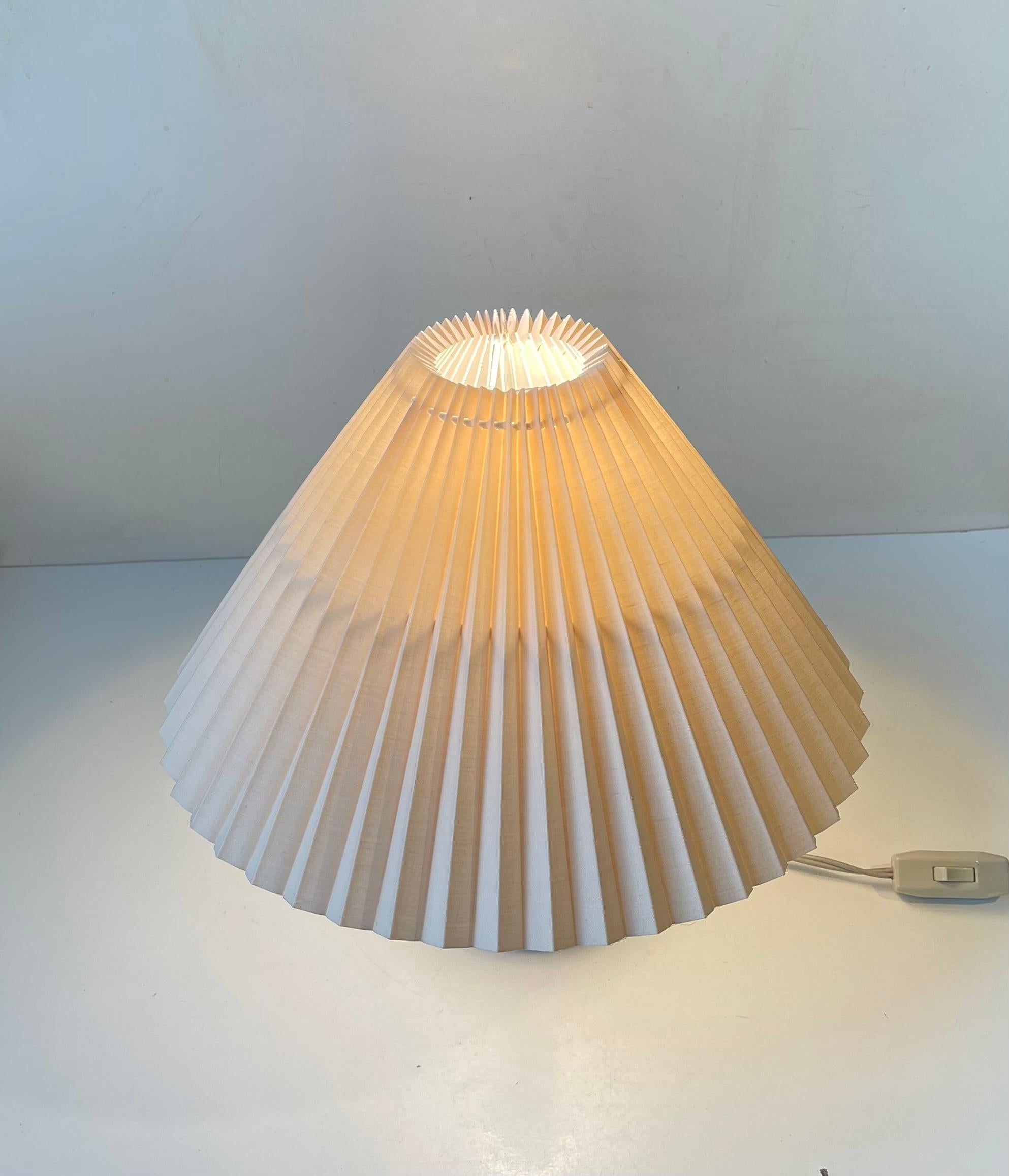 Lampe de table danoise en grès aux glaçures terreuses, 1970 Bon état - En vente à Esbjerg, DK