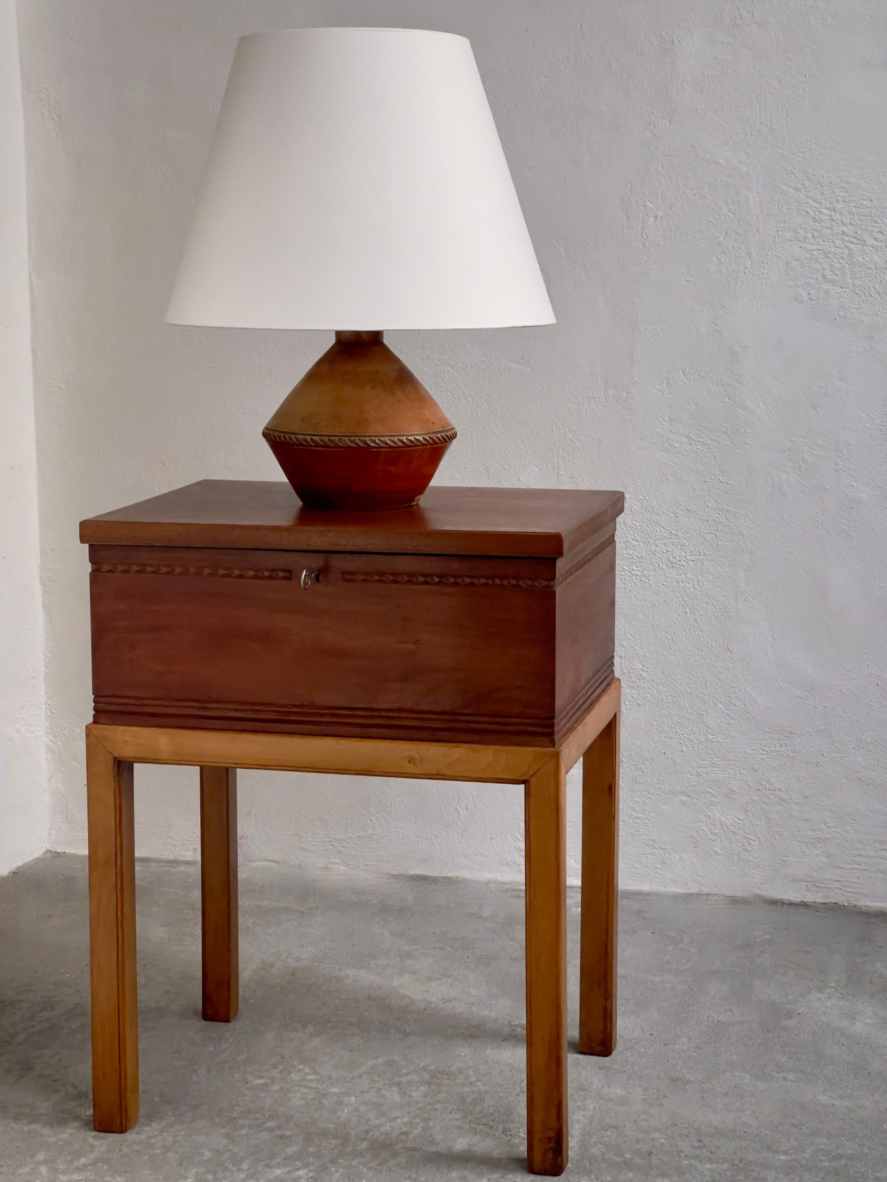 Scandinavian Modern Danish stoneware table lamp with an earthy red brown glaze. Denmark 1930s For Sale