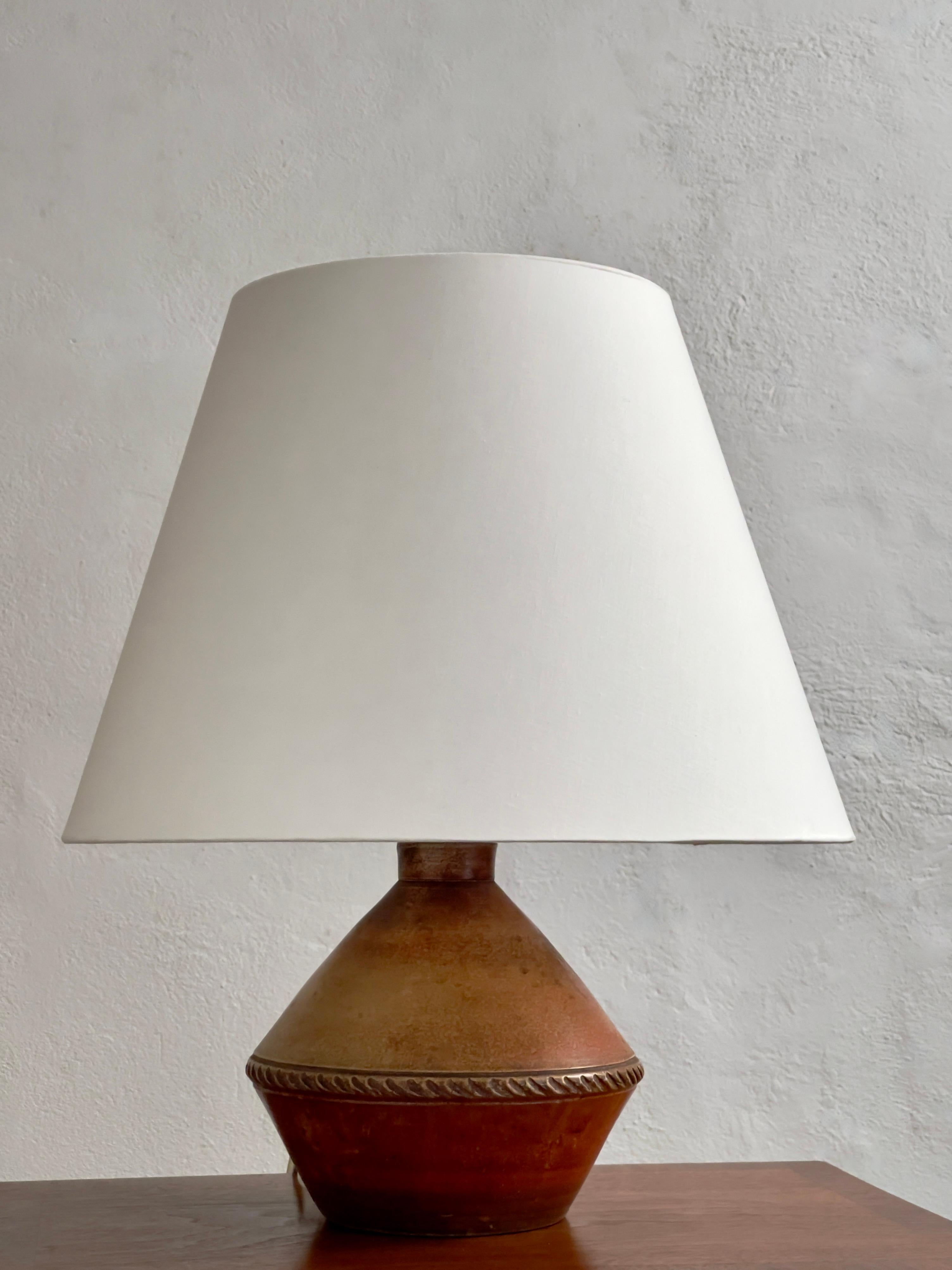 Mid-20th Century Danish stoneware table lamp with an earthy red brown glaze. Denmark 1930s For Sale