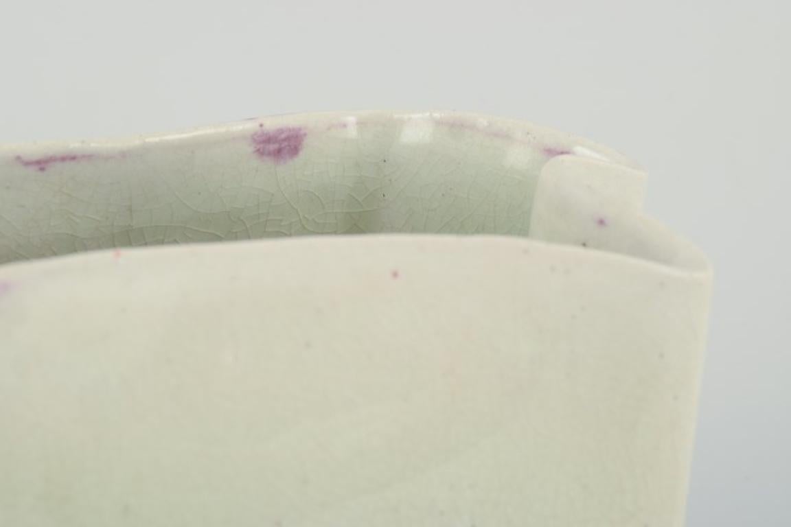 Céramique Céramiste d'atelier danois. Vase en céramique à glaçure dans des tons clairs. en vente