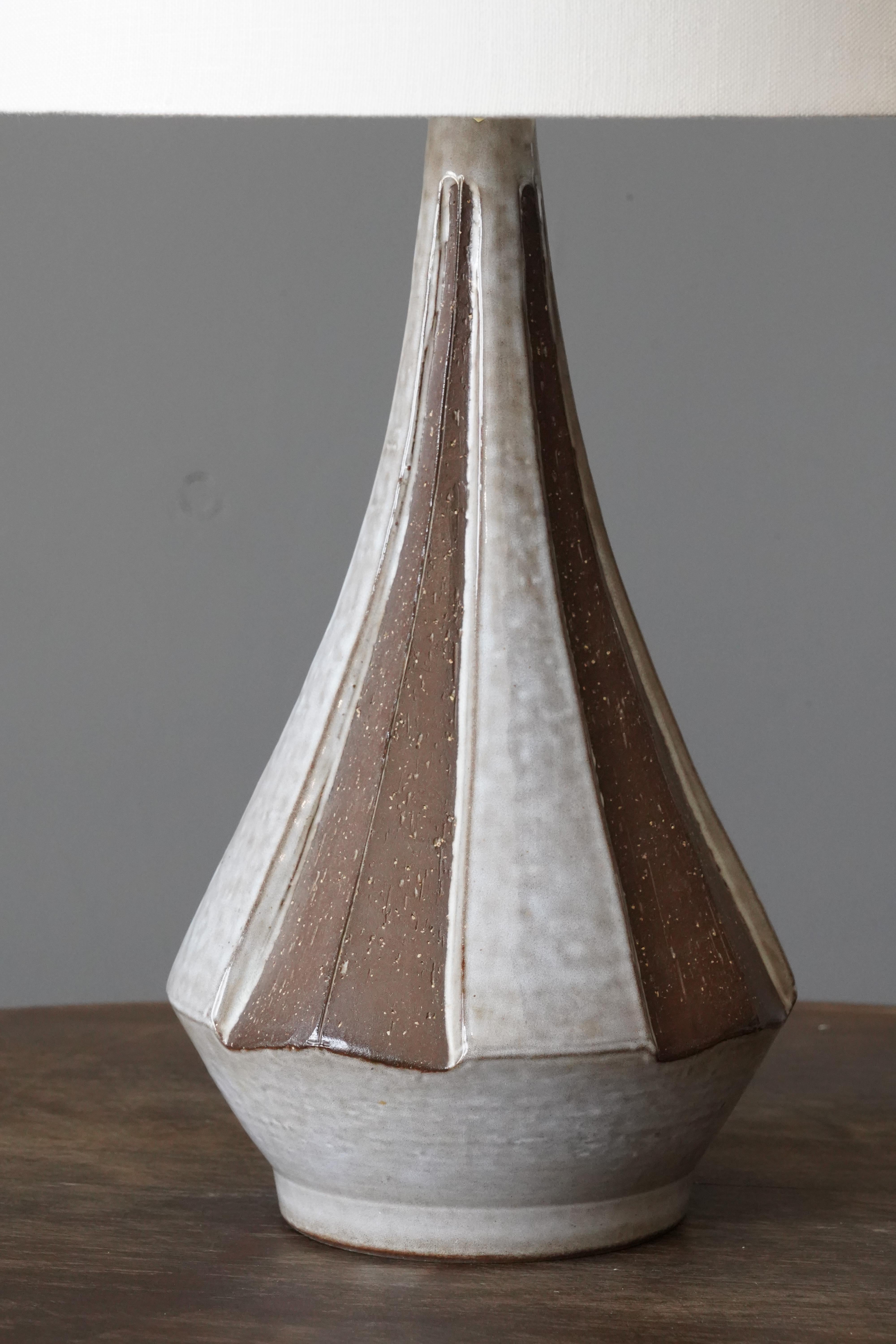 Danish Studio Potter, Freeform Table Lamp, Grey Stoneware, Denmark, c. 1960s In Good Condition In High Point, NC