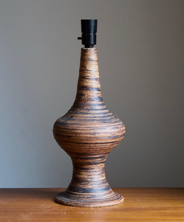 Scandinavian Modern Danish Studio Potter, Sizable Table Lamp, Brown Stoneware, Denmark, c. 1960s For Sale