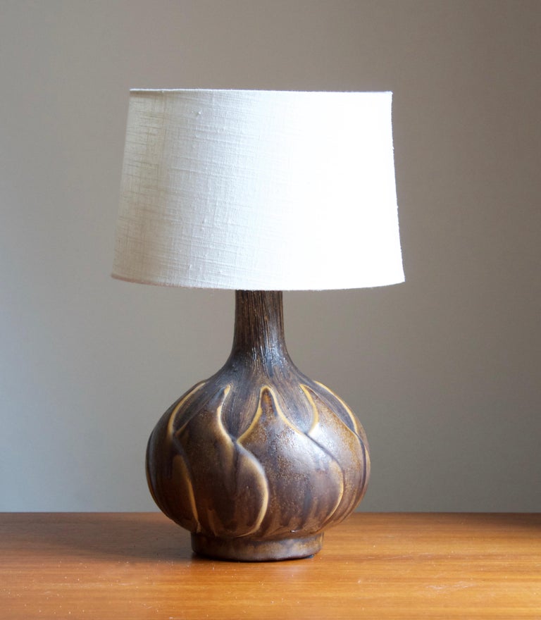 A sizable table lamp. In glazed stoneware. Signed 