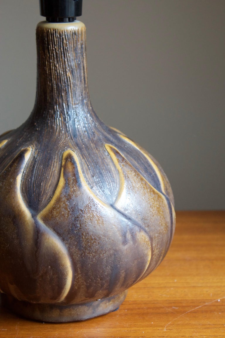 Danish Studio Potter, Table Lamp, Brown Stoneware, Denmark, c. 1960s In Good Condition For Sale In West Palm Beach, FL
