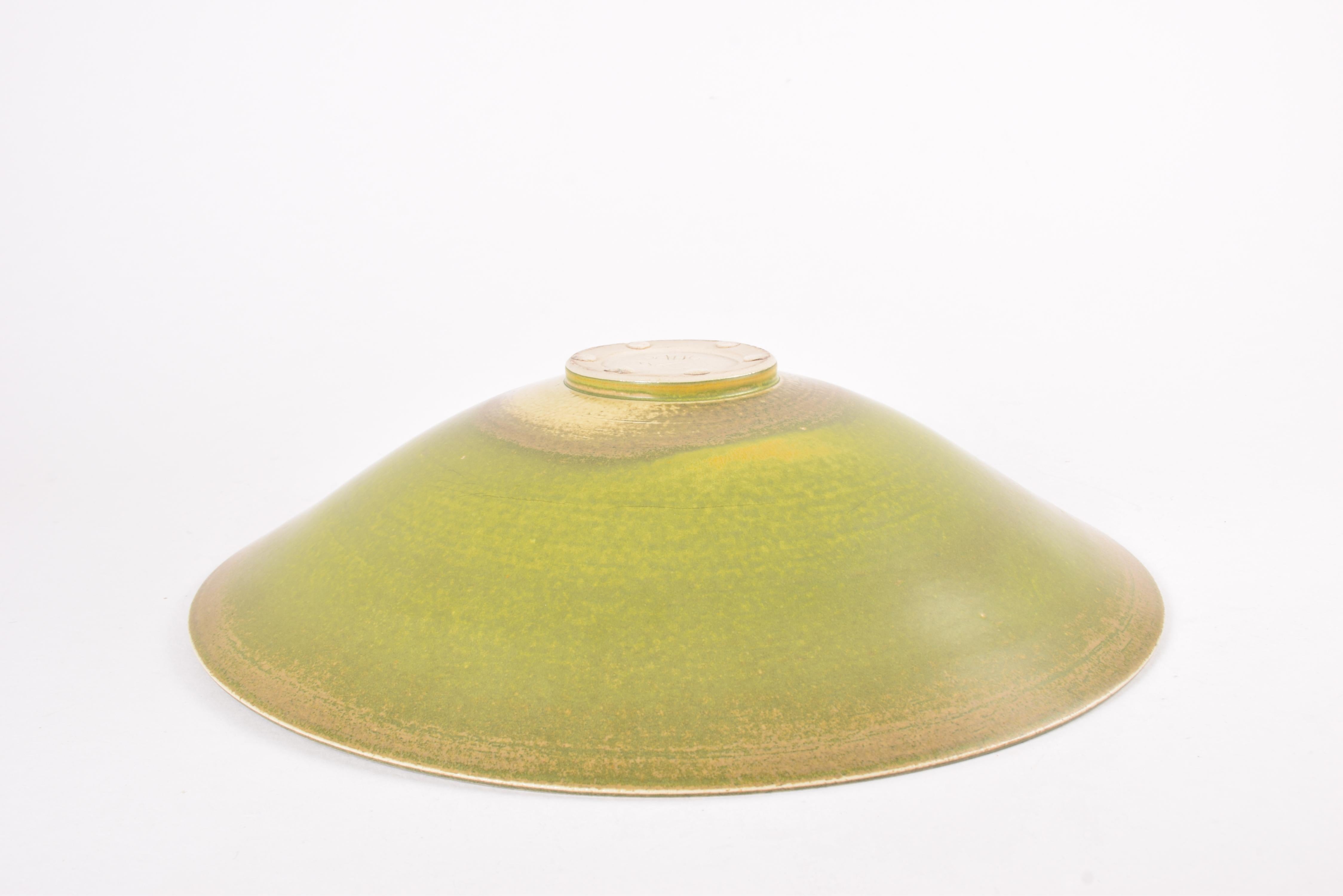 Enorme cuenco danés de Studio Pottery de Birthe Sahl, verde amarillento, finales del siglo XX en venta 3