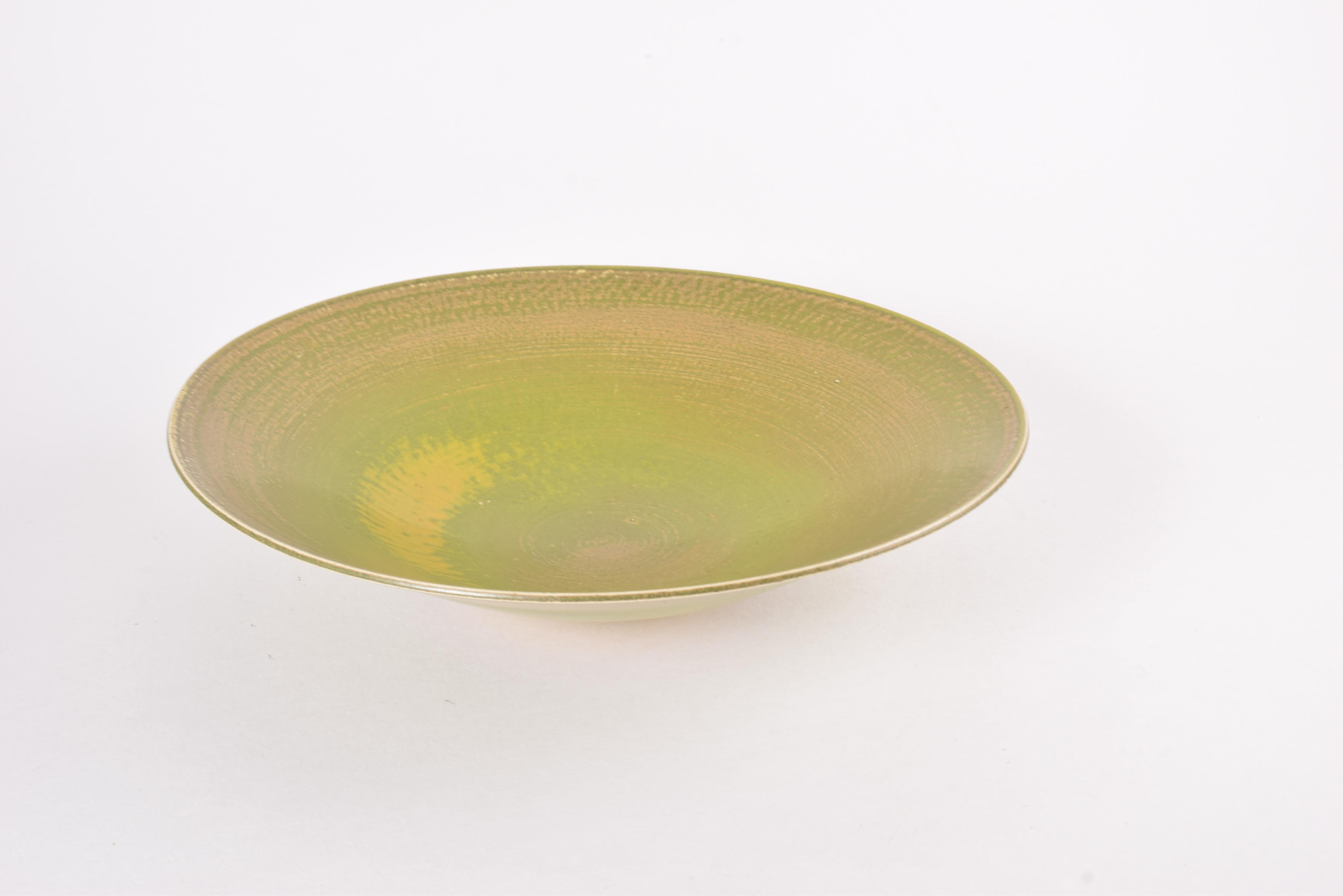 Enorme cuenco danés de Studio Pottery de Birthe Sahl, verde amarillento, finales del siglo XX Glaseado en venta