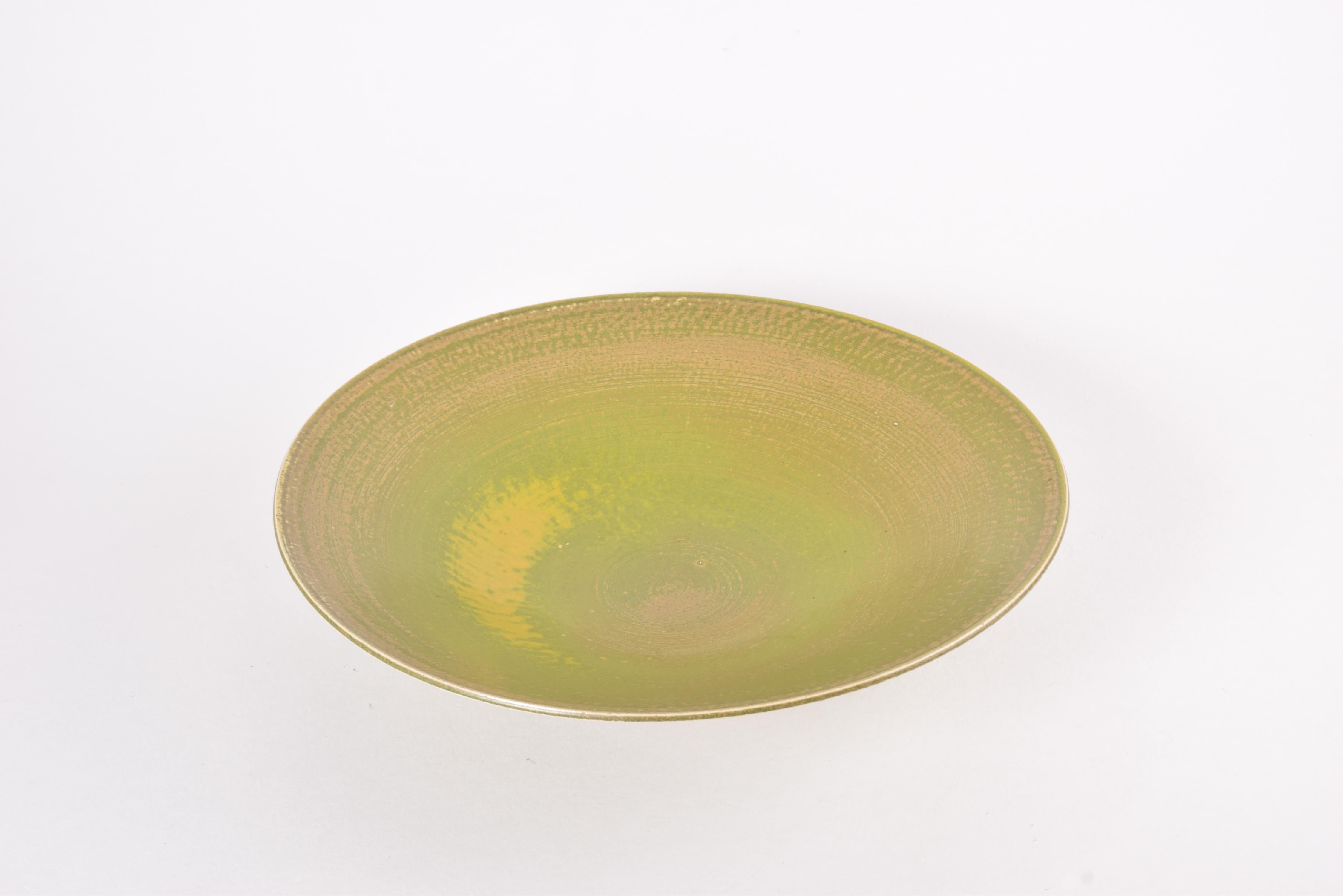 Enorme cuenco danés de Studio Pottery de Birthe Sahl, verde amarillento, finales del siglo XX en Bueno estado para la venta en Silkeborg, Silkeborg