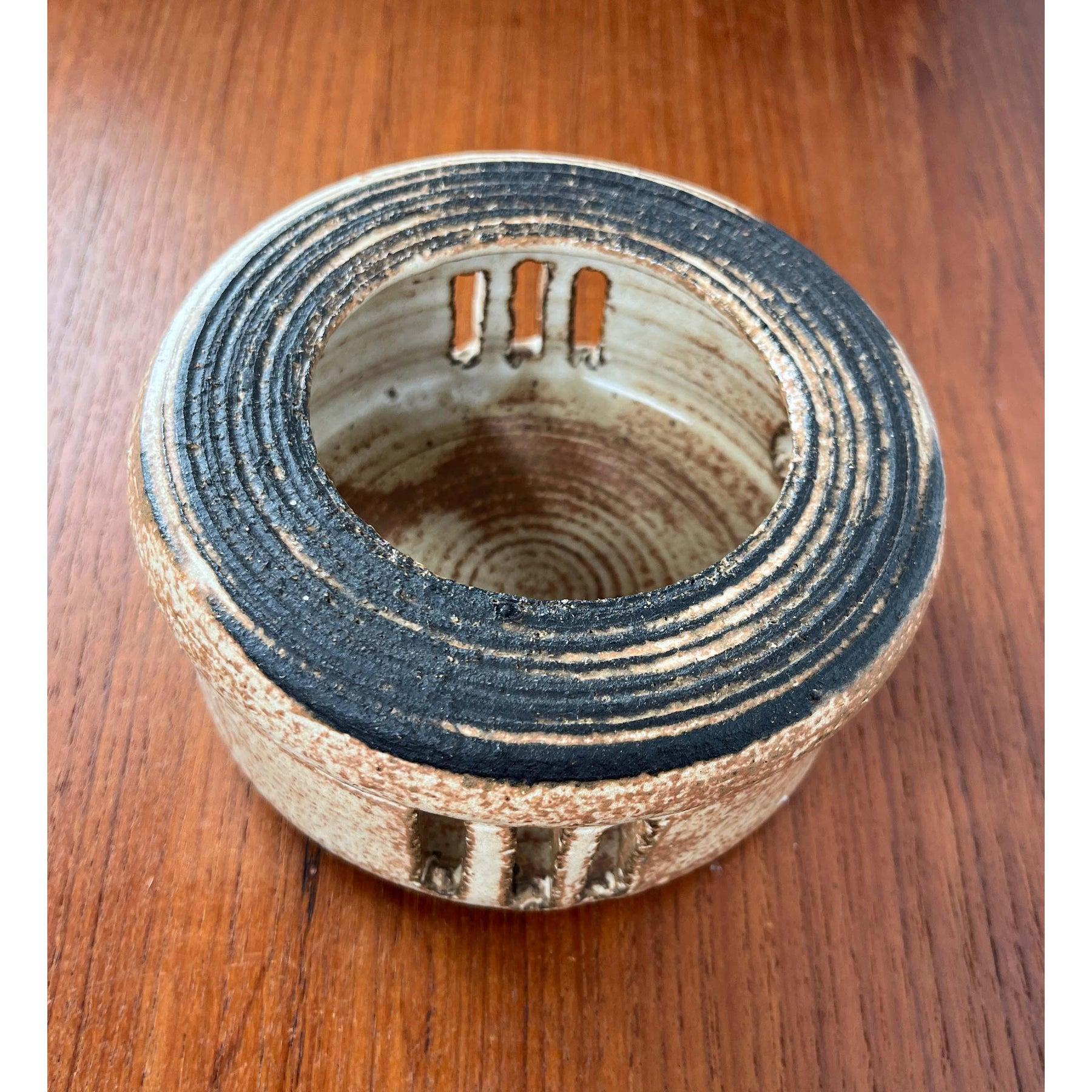 Mid-Century Modern Danish Studio Pottery Tea Warmer from Djurs Keramikgarden, 1960s, in Very Good conditions. Designed 1960 to 1969 This piece has an attribution mark,

Additional information:
Materials: Ceramic
Color: Beige
Style: Mid-Century