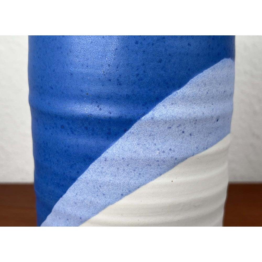 Mid-Century Modern Danish Studio Pottery Vase by Karsten Nielsen for KN Keramik, 1960s, in Very Good conditions. Designed 1960 to 1969 This piece has an attribution mark,

Additional information:
Materials: Ceramic
Color: Blue
Style: Mid-Century