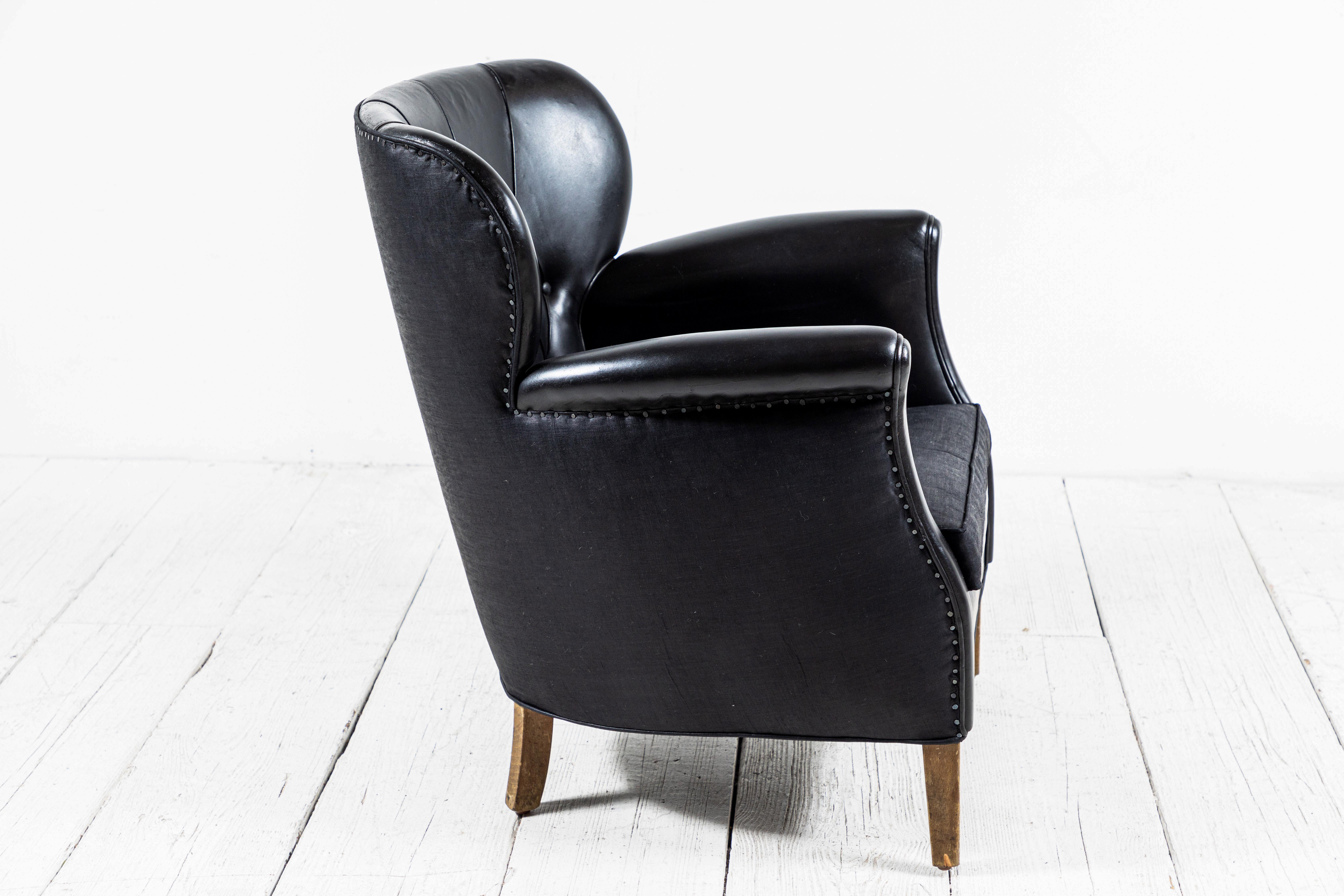 Danish Style Black Leather Tufted Pair of Chairs In Good Condition In Los Angeles, CA