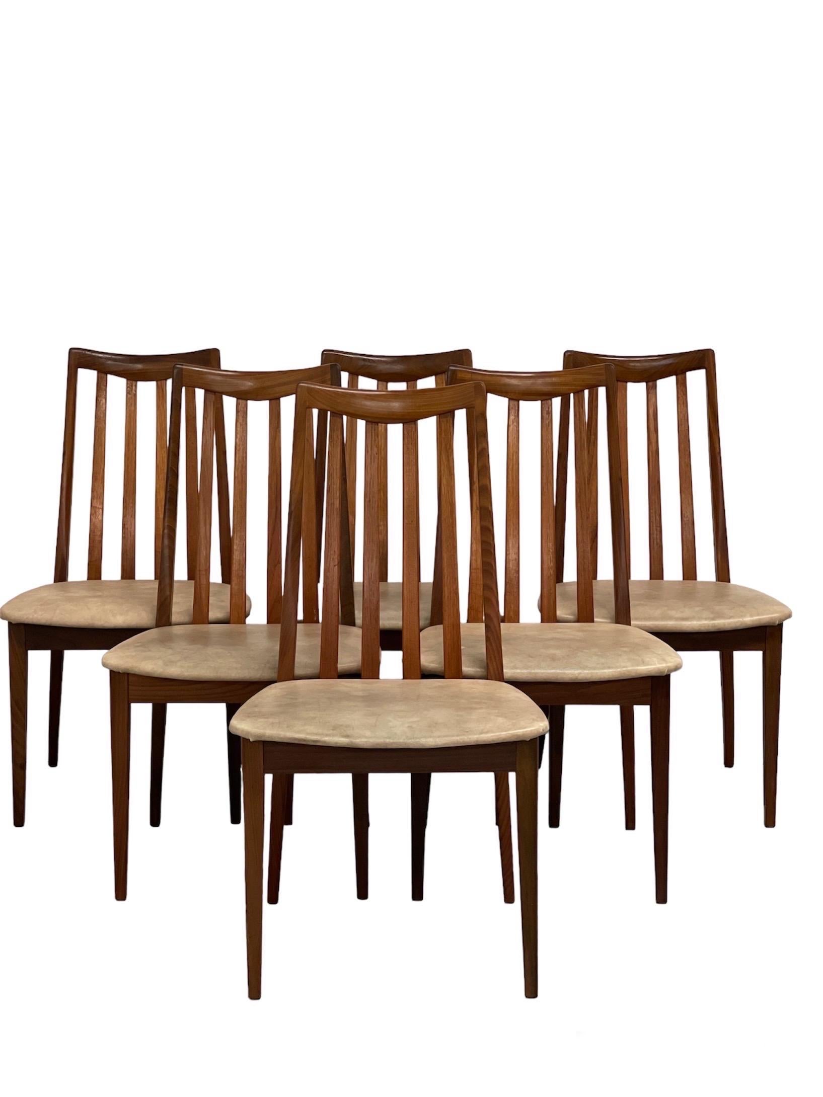 Esszimmerstühle im dänischen Stil mit Leiterlehne. Satz mit 6 Stück

Abmessungen. 19 B ; 21 T ; 36 H

Sitzhöhe 17.