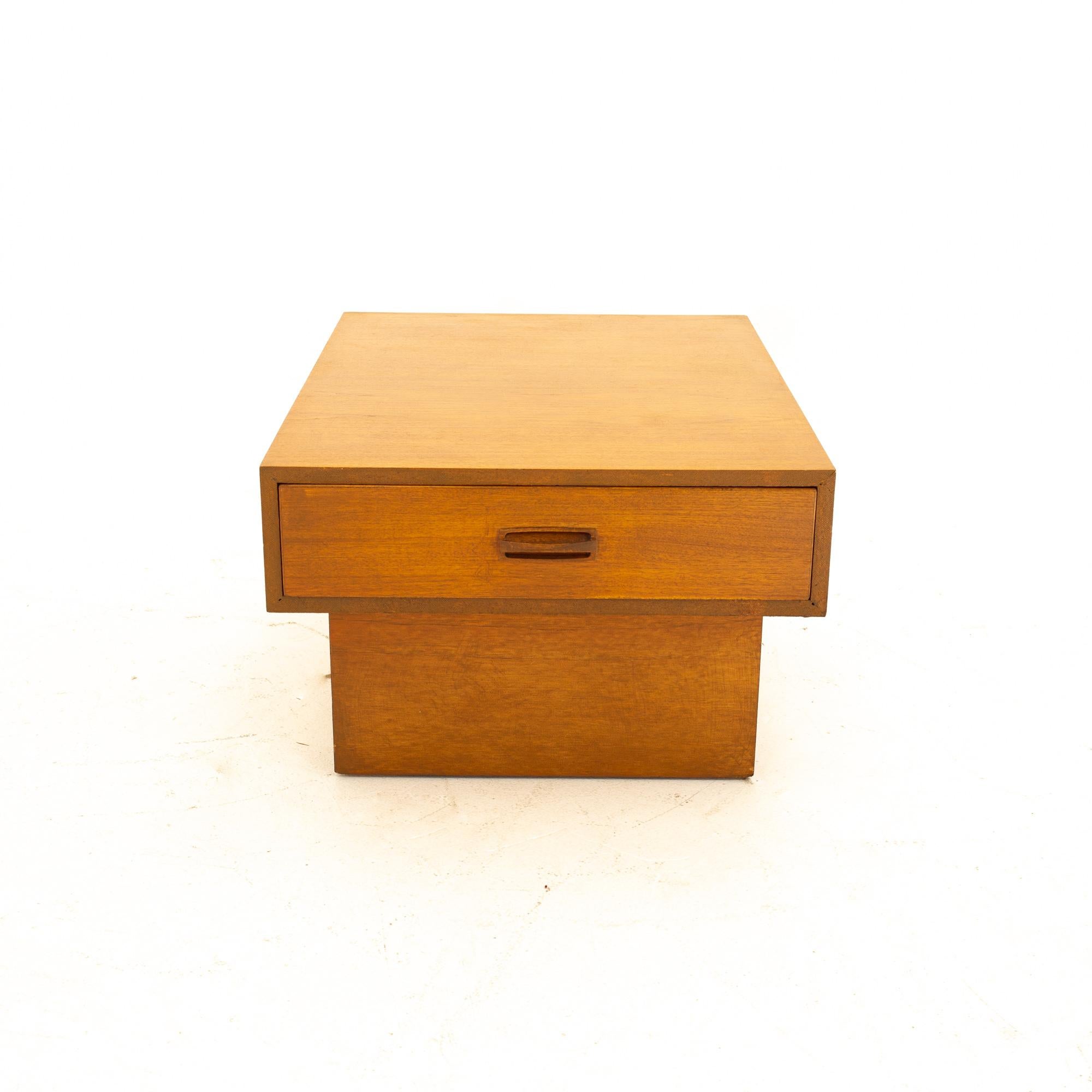 Danish style mid century teak and rosewood end table

End table measures: 22 wide x 29.5 deep x 15 high

?All pieces of furniture can be had in what we call restored vintage condition. That means the piece is restored upon purchase so it’s free