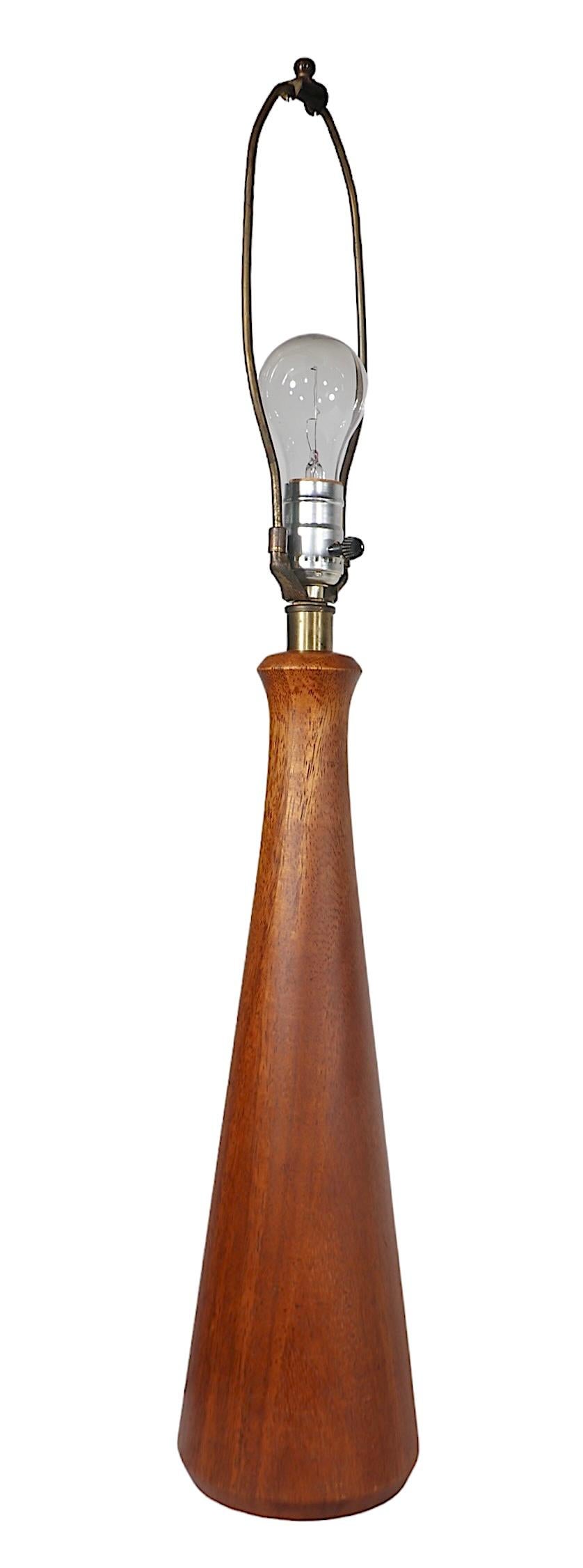 Américain  Lampe de bureau danoise mi-siècle en bois, années 1950/60 en vente