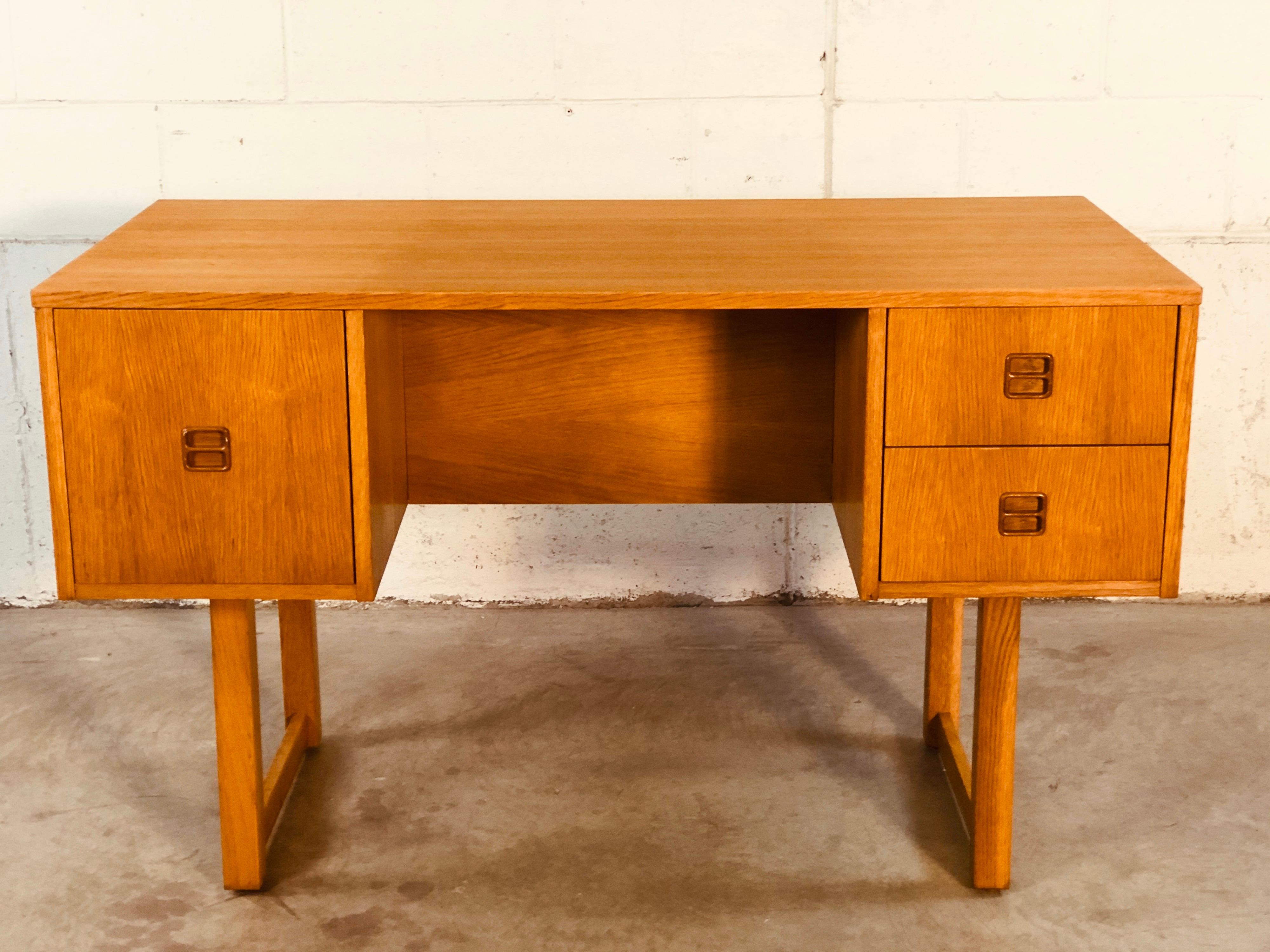 Vintage Danish style oakwood sled leg double pedestal executive desk. The desk has three drawers for storage. Newly refinished and marked Yugoslavia. Knee clearance is 21” W x 14” D x 28.5” H.