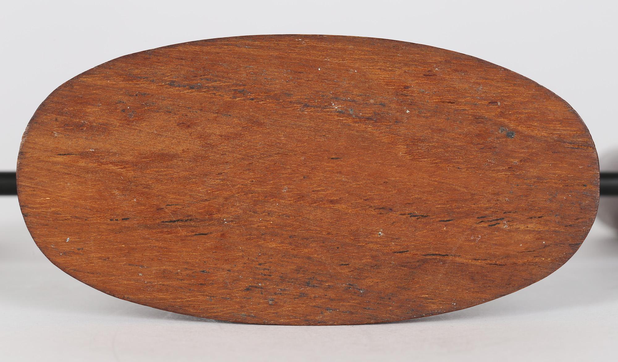Chandelier danois élégant à cinq appliques en bois et métal du milieu du siècle dernier en vente 1