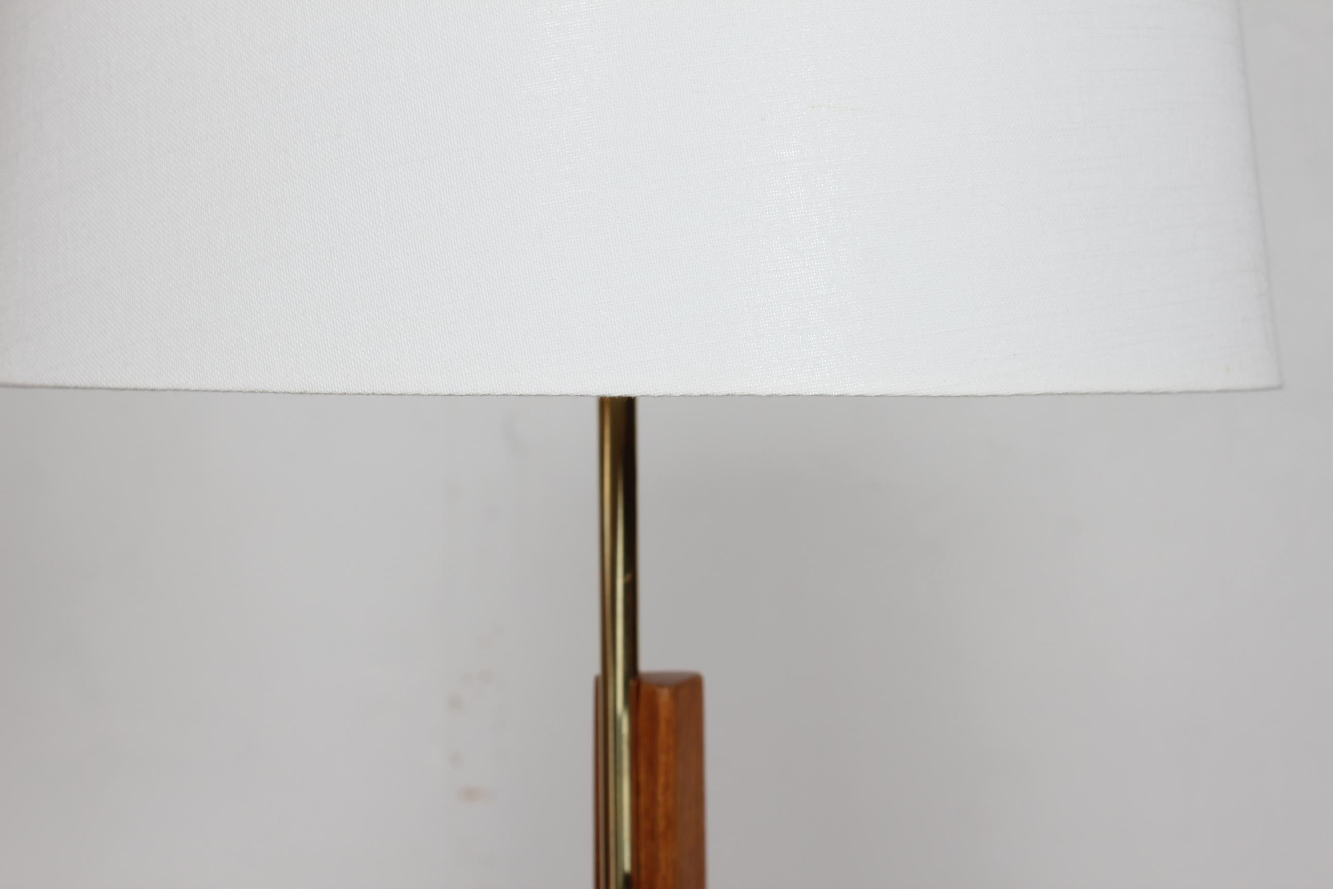 Height adjustable floor lamp by Danish designer Svend Aage Holm Sørensen (1913-2004) made at his own workshop Holm Sørensen & Co.

The lamp base is made of cast iron, the stem is made of oak and brass.

Included is a new lamp shade designed and made