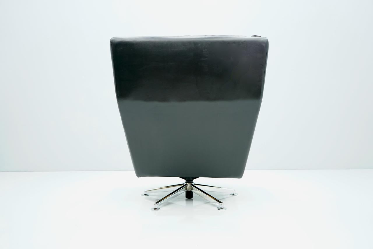 Mid-20th Century Danish Swivel Lounge Chair in Black Leather, 1960s For Sale