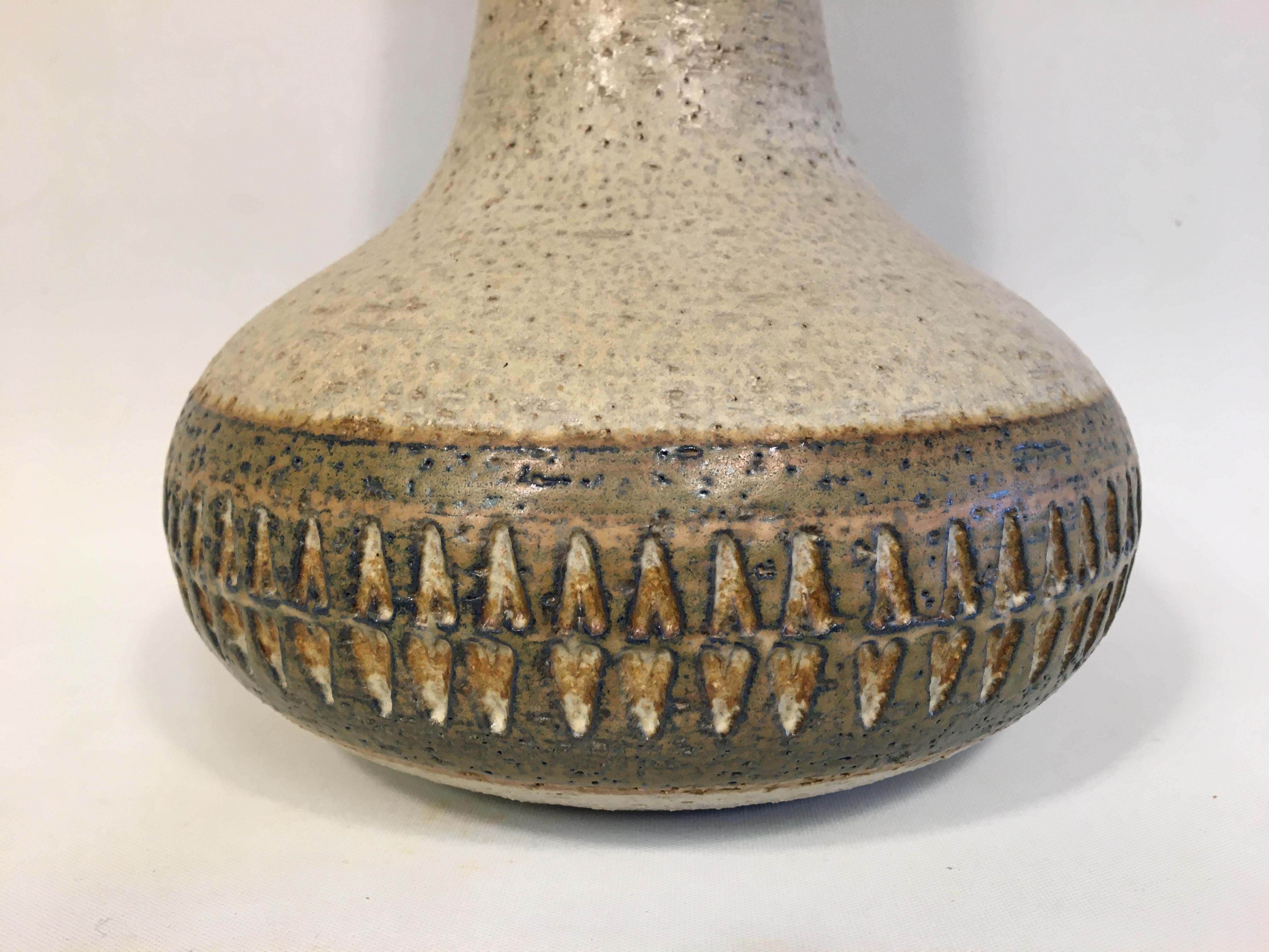 Ceramic table lamp from Søholm, Bornholm.
The lamp is with sand colored glaze, and gray-green patterned glaze at the widest point at the bottom of the lamp.
Measures: Height to the socket 32 cm, Ø 18 cm.