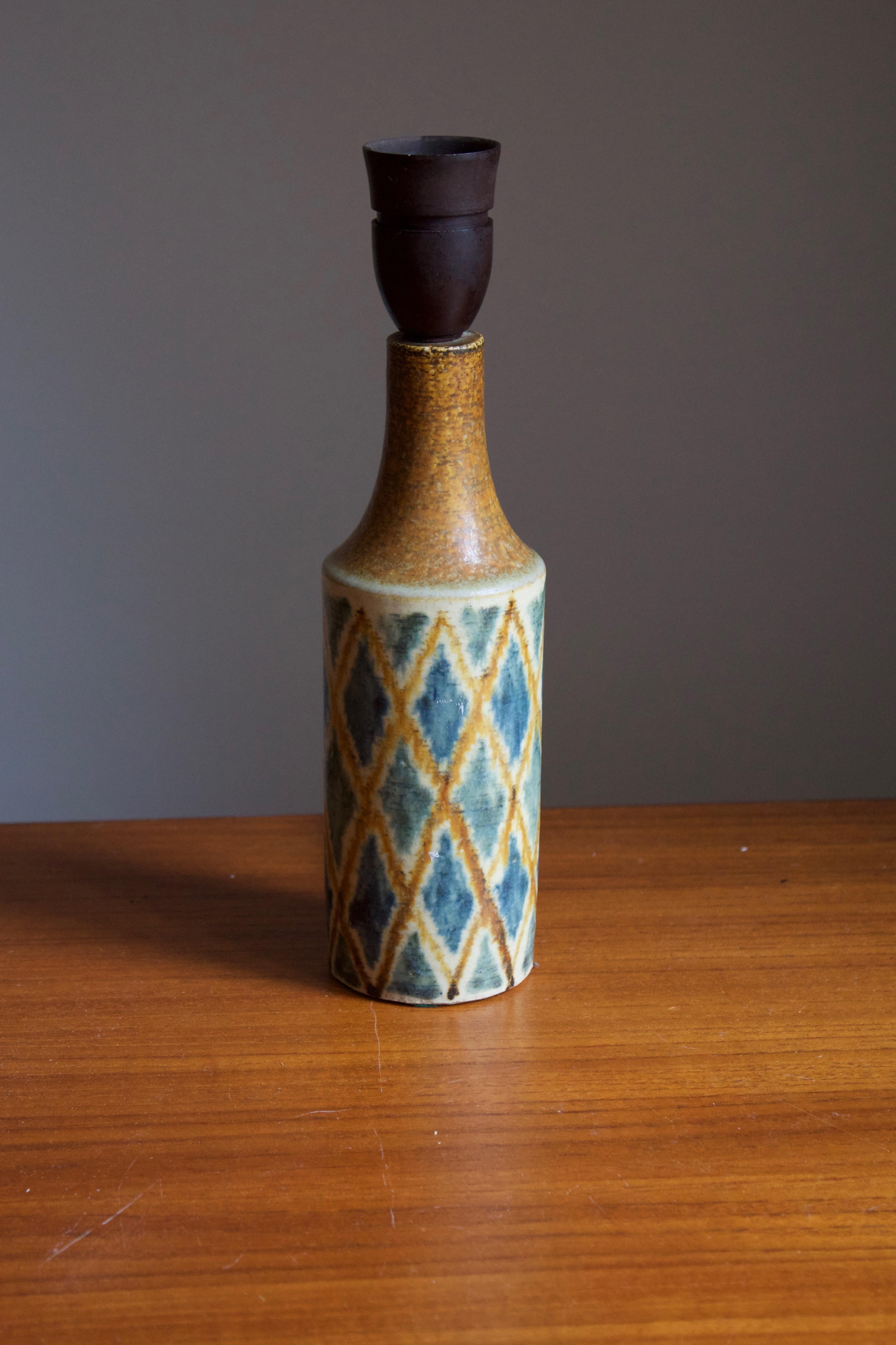 Danish, Table Lamp, Glazed & Hand-Painted Ceramic, Denmark, c. 1950s In Good Condition In High Point, NC