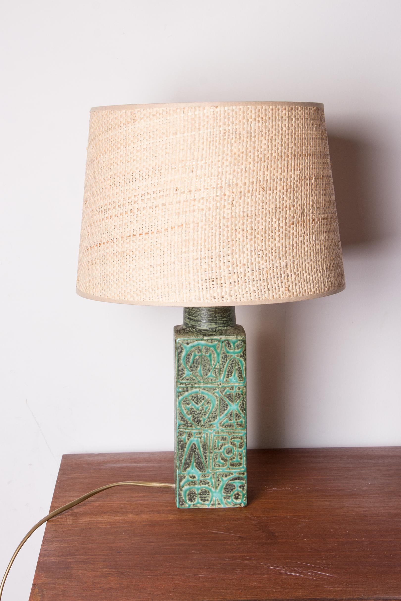 Danish table lamp in green enamelled stoneware by Aluminia 1960. In Excellent Condition For Sale In JOINVILLE-LE-PONT, FR