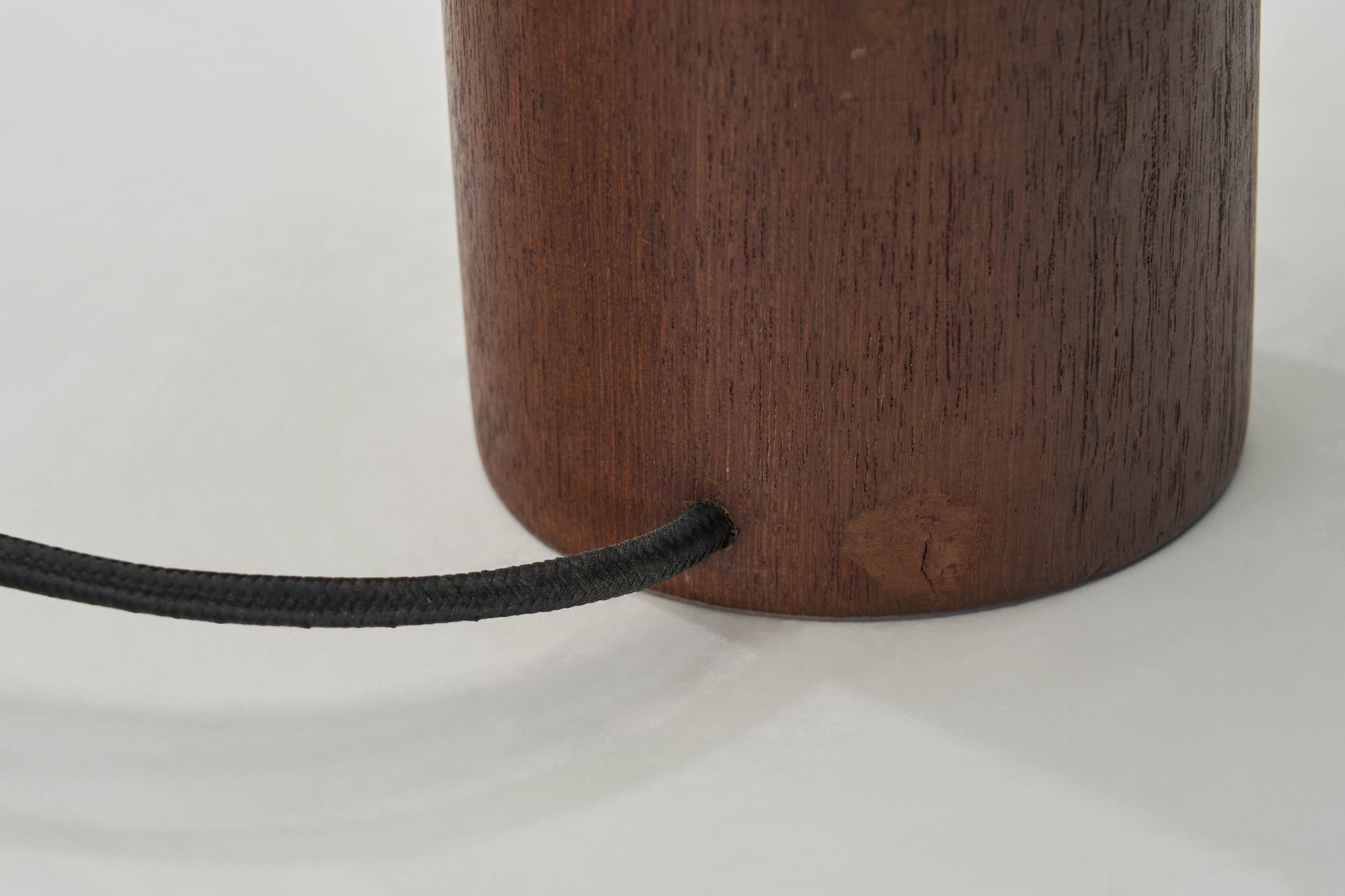 Dänische Tischlampe mit Massivholzsockel, Dänemark ca. 1960er Jahre im Angebot 13