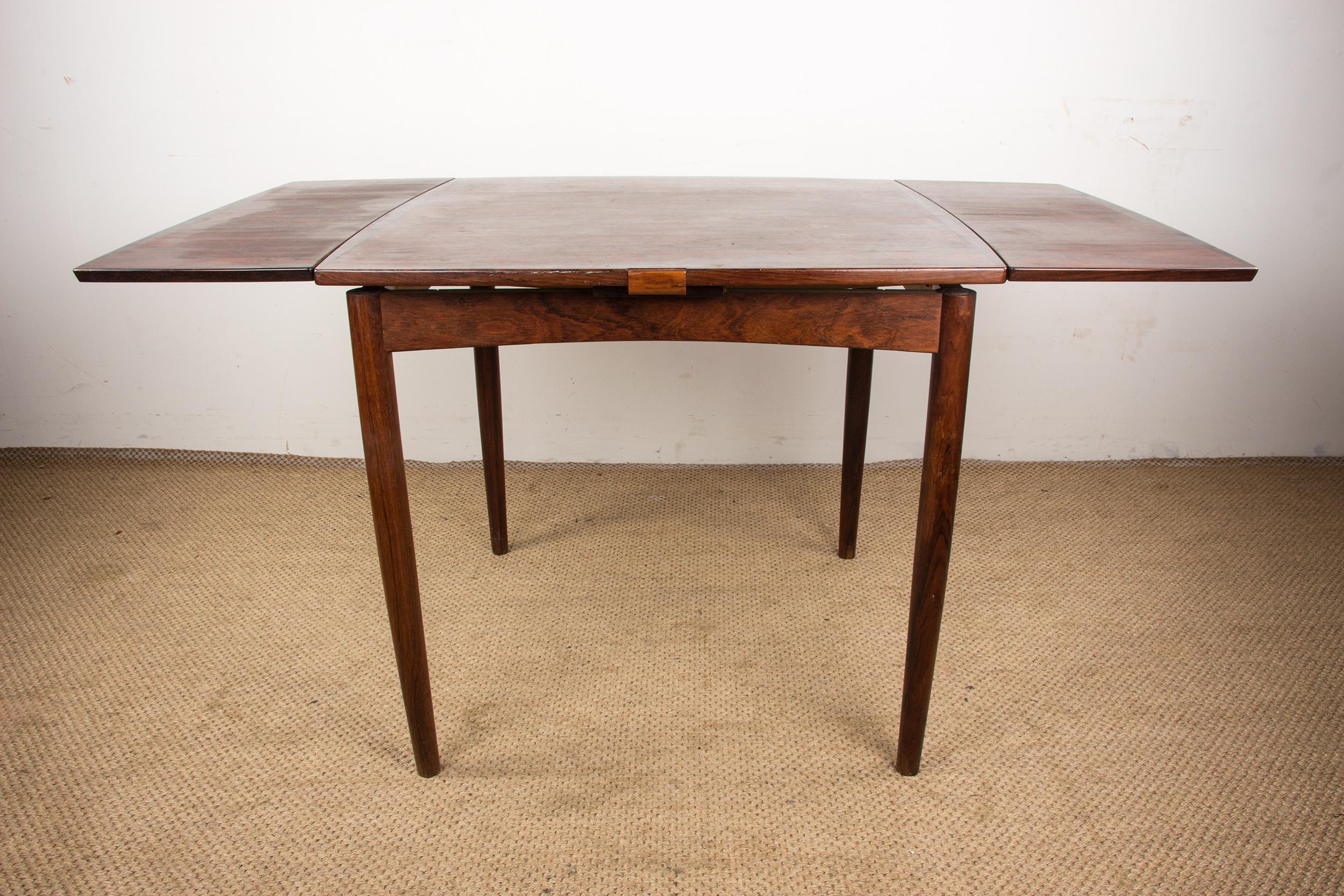 Table danoise, estampillée, extensible et réversible pour les jeux ou les repas 1960. en vente 3
