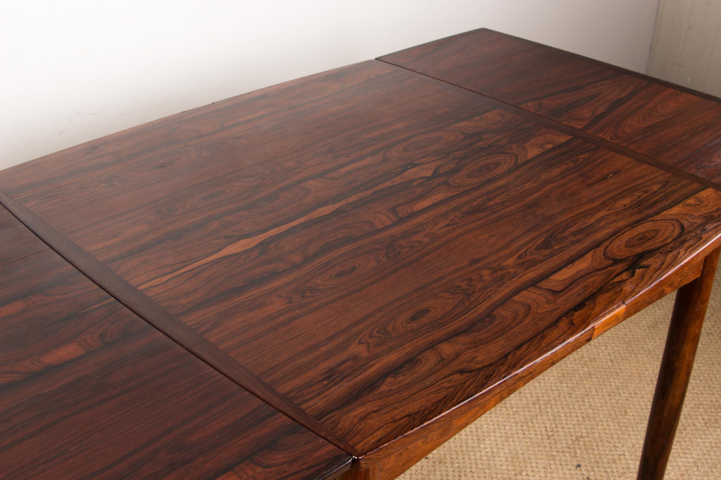 Table danoise, estampillée, extensible et réversible pour les jeux ou les repas 1960. en vente 6