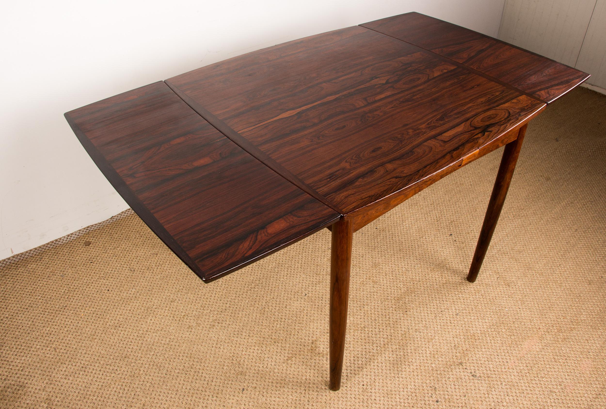 Table danoise, estampillée, extensible et réversible pour les jeux ou les repas 1960. en vente 7