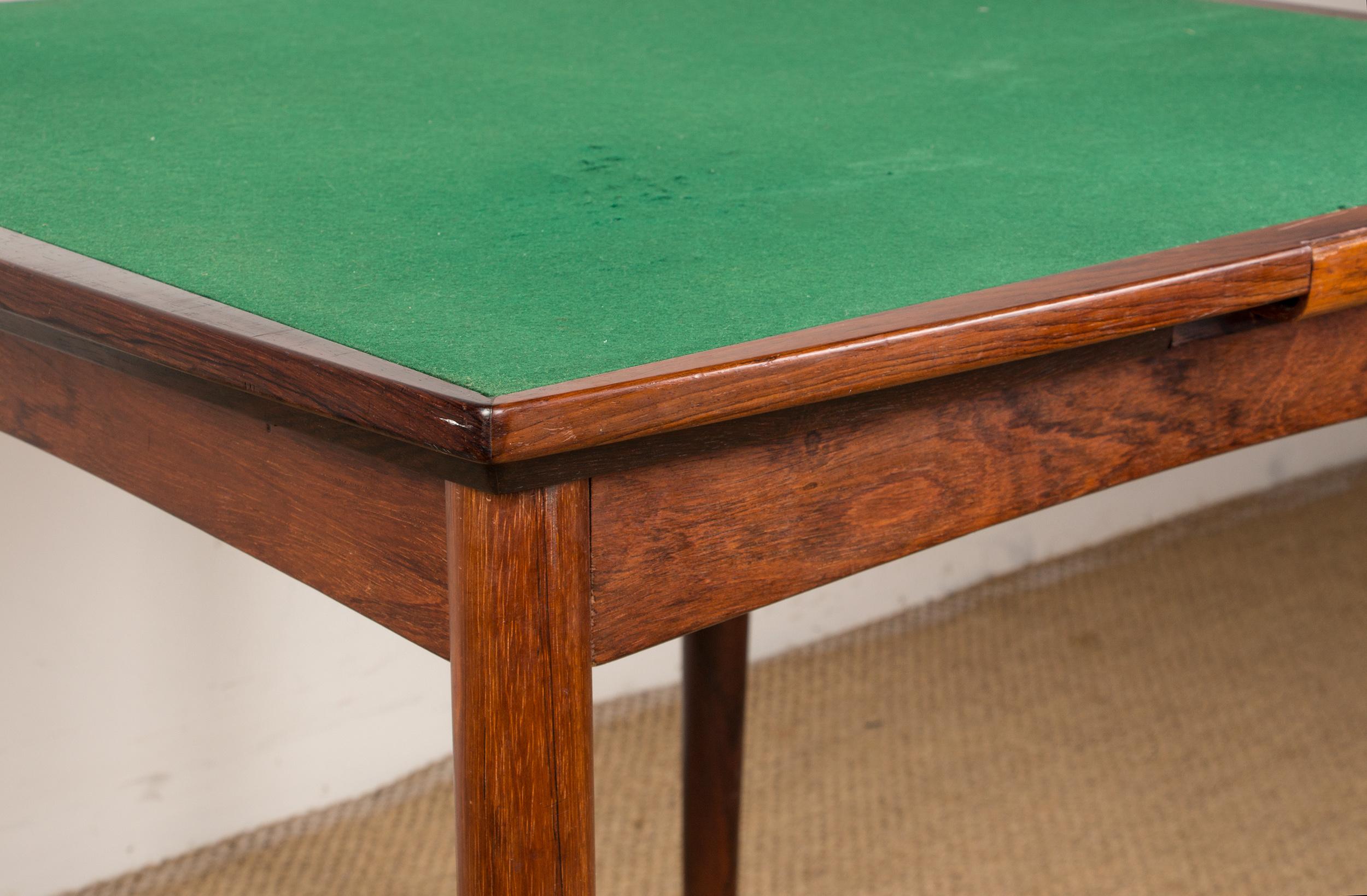 Table danoise, estampillée, extensible et réversible pour les jeux ou les repas 1960. en vente 9