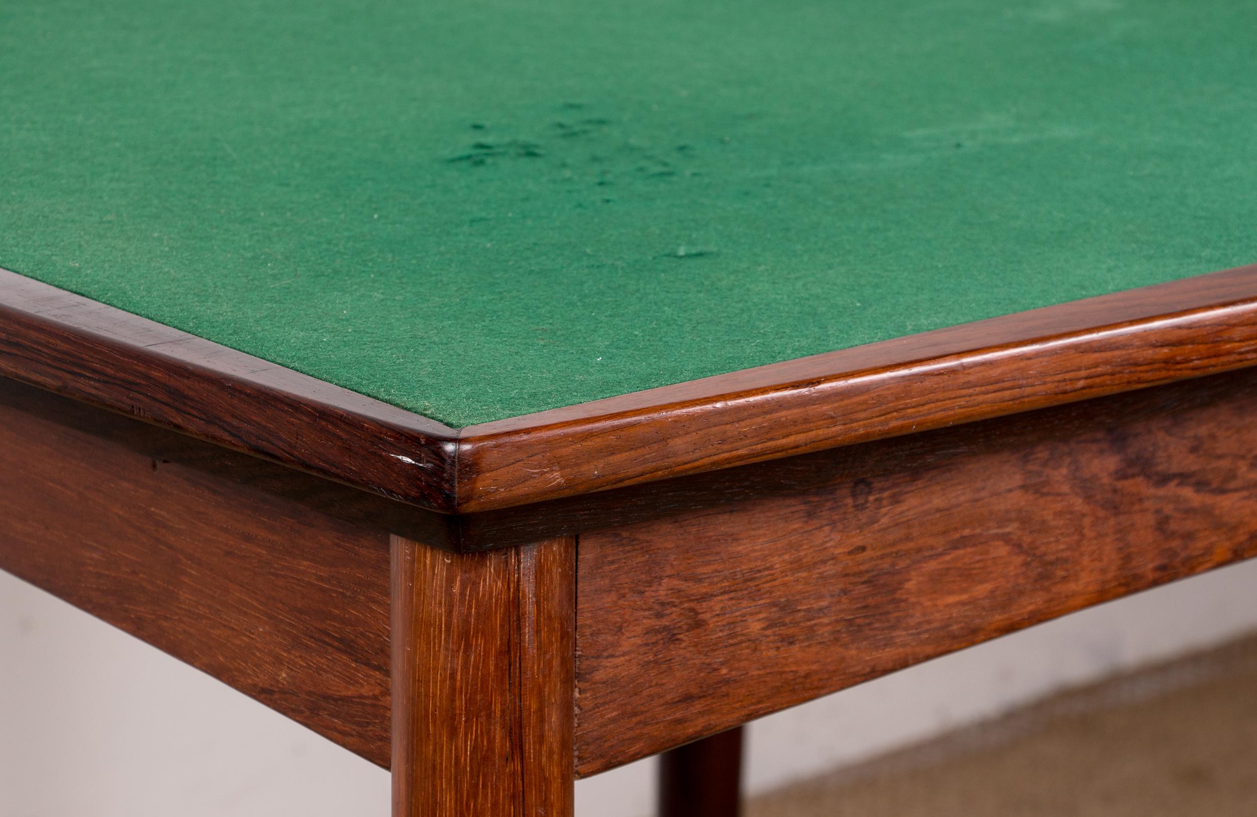 Table danoise, estampillée, extensible et réversible pour les jeux ou les repas 1960. en vente 10