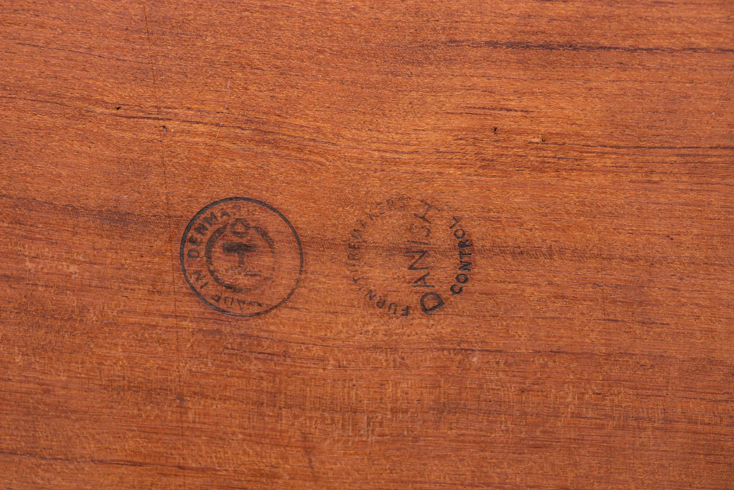 Table danoise, estampillée, extensible et réversible pour les jeux ou les repas 1960. en vente 12