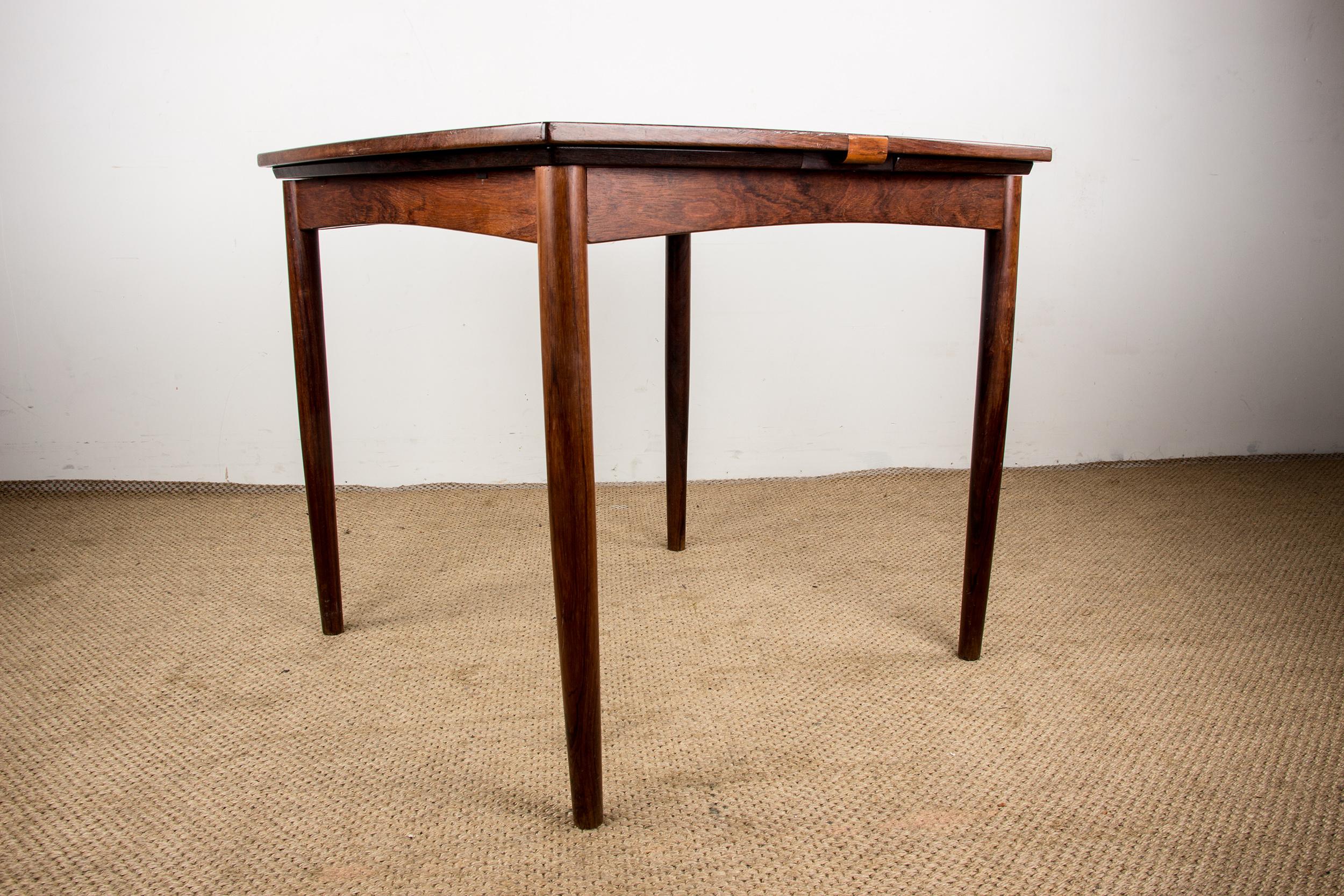 Feutre Table danoise, estampillée, extensible et réversible pour les jeux ou les repas 1960. en vente
