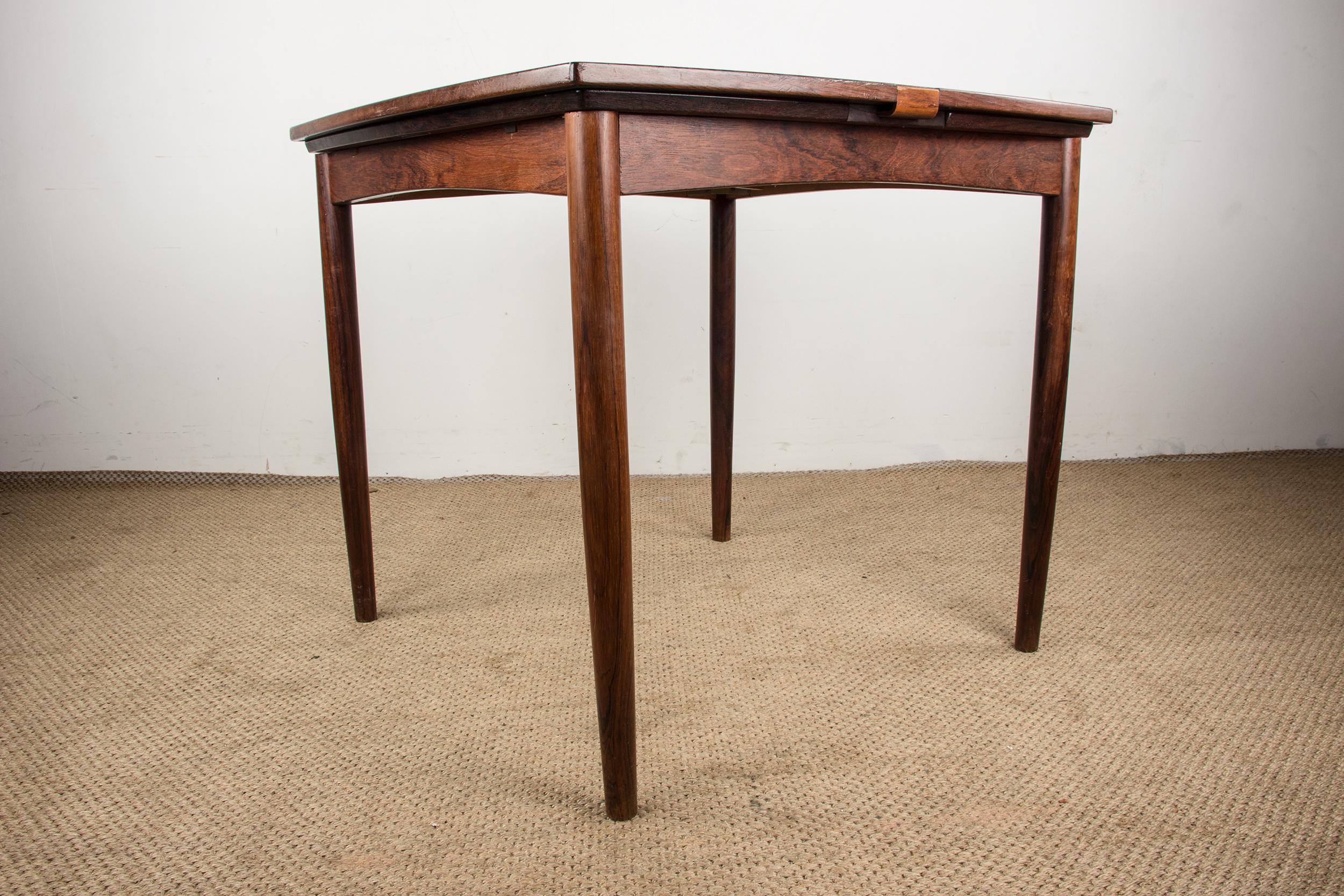 Table danoise, estampillée, extensible et réversible pour les jeux ou les repas 1960. en vente 1