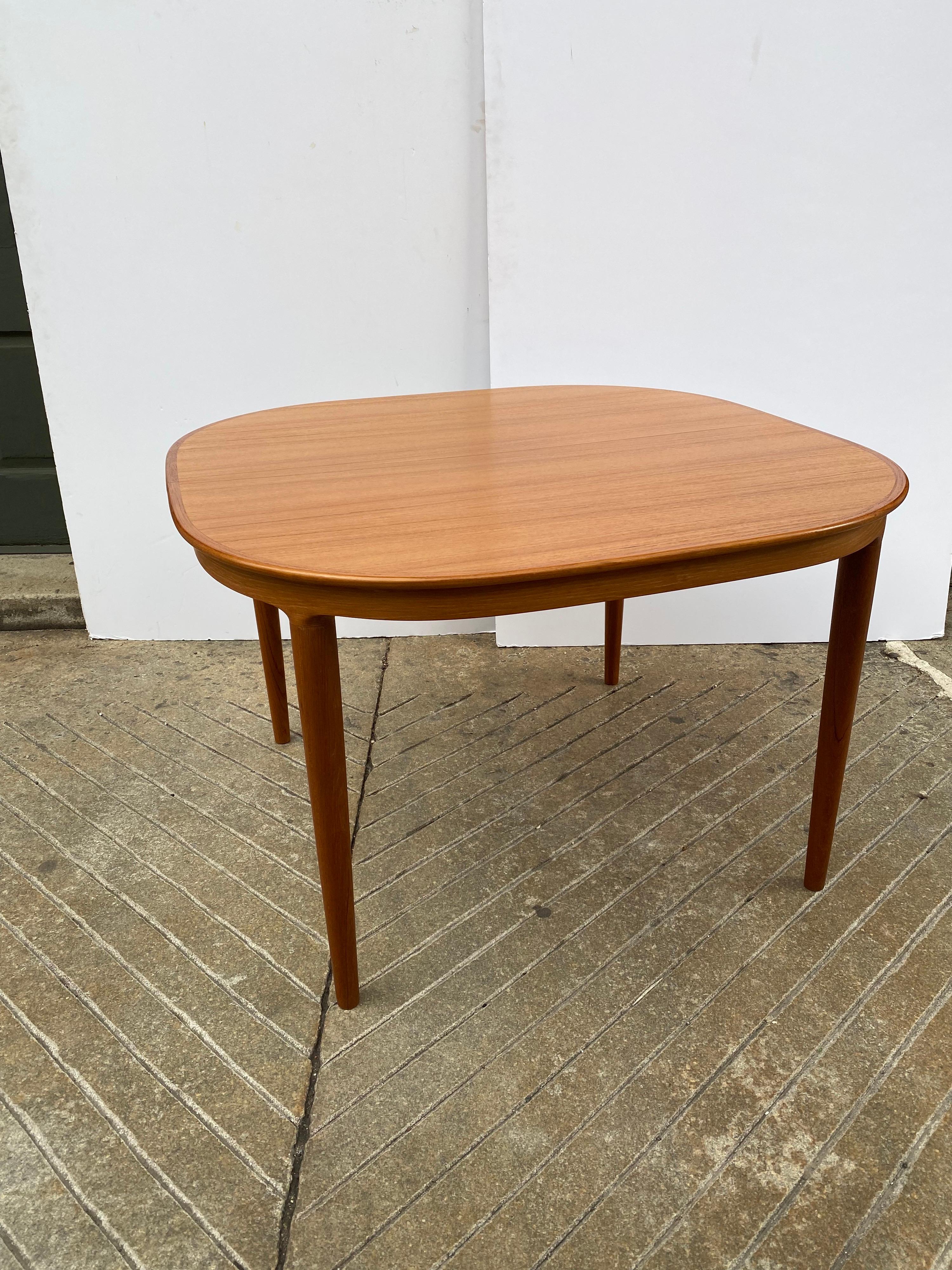 rounded corner table
