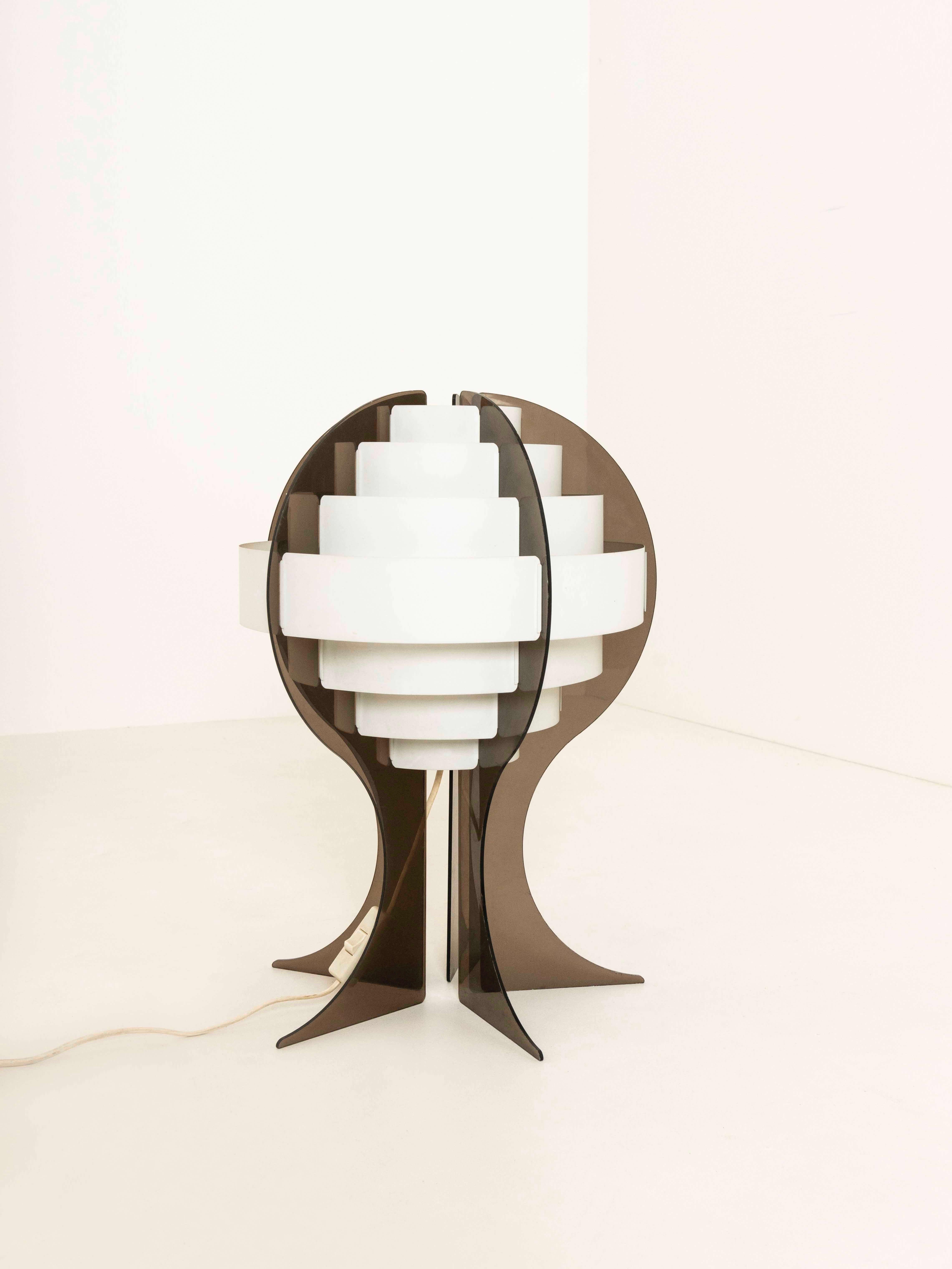 Danish table lamp in Space Age style by Flemming Brylle and Preben Jacobsen from ca the 1960s. This lamp has smoked brown plexi glass and white acrylic strips. It gives a beautiful light and very special atmosphere. The lamp is in working condition
