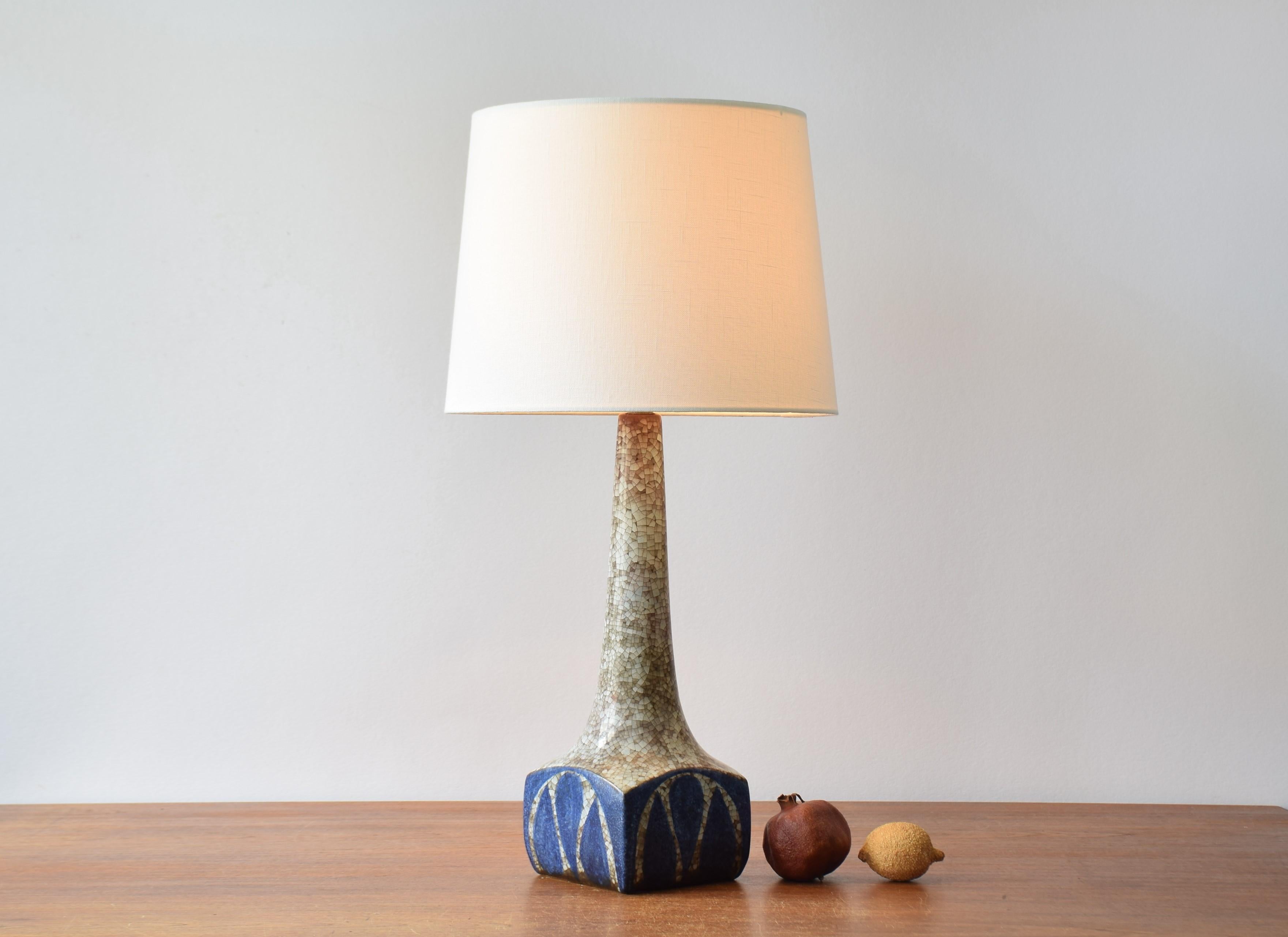 Tall ceramic table lamp designed by Marianne Starck for the Danish ceramic workshop Michael Andersen & Søn (MA&S) on the Danish island Bornholm. Made ca 1960s.

The lampbase shows a stylised leaf or flower decor in blue and gray. The glaze has a
