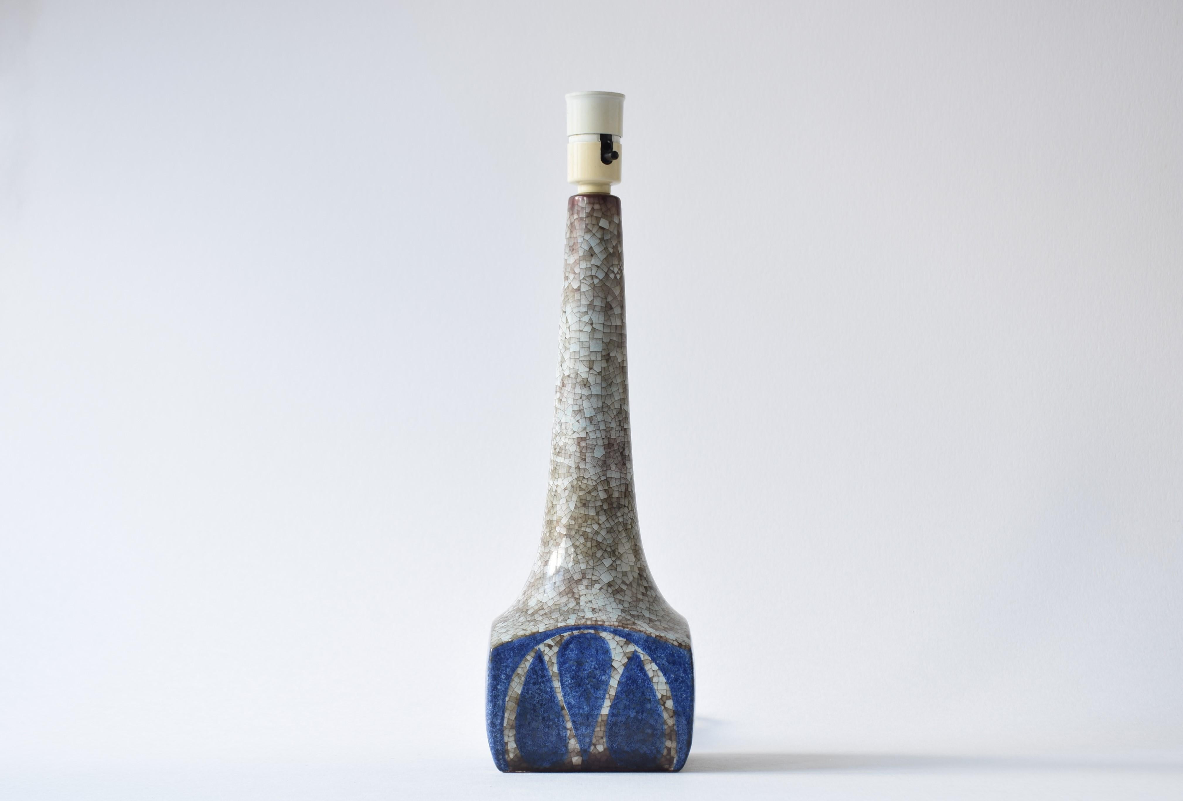Dänische hohe dänische Keramik-Tischlampe mit blauer Persienglasur, Marianne Starck für MA&S 1960er Jahre im Zustand „Gut“ im Angebot in Aarhus C, DK