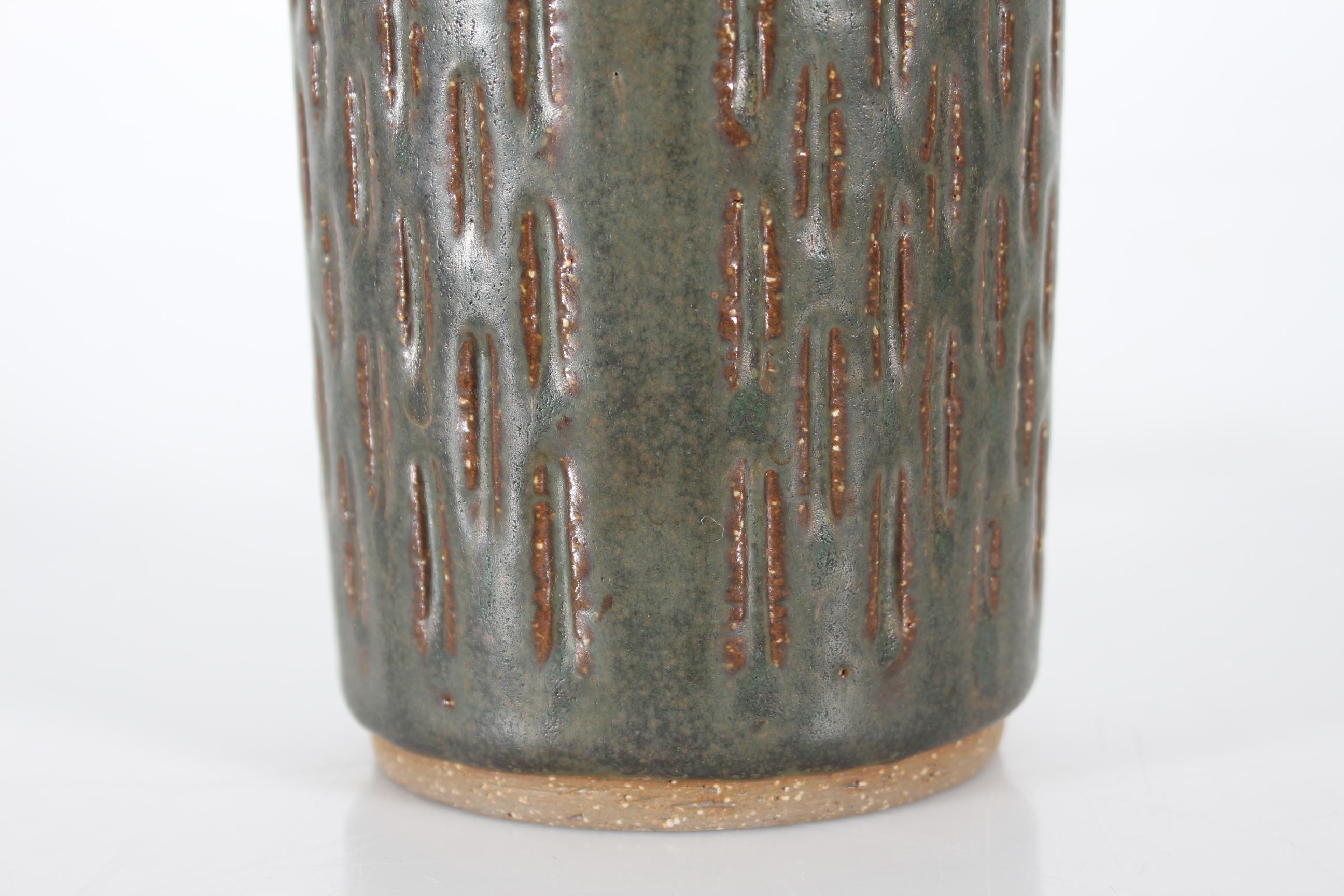 Danese Lampada da tavolo danese alta in ceramica verde scuro Greene & Greene di Palshus con paralume nuovo 1960s in vendita