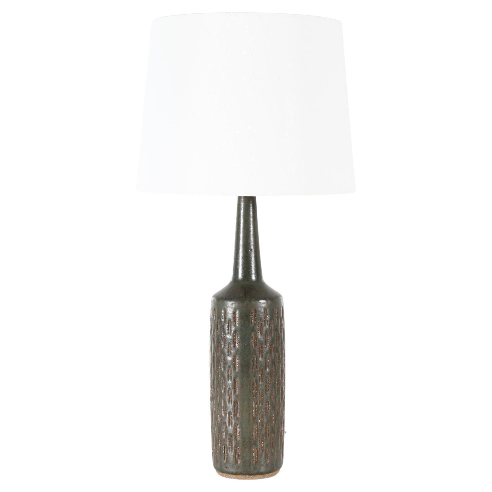 Lampada da tavolo danese alta in ceramica verde scuro Greene & Greene di Palshus con paralume nuovo 1960s in vendita