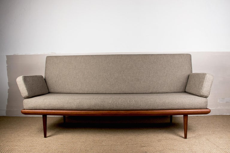 Superb and comfortable Scandinavian sofa. Manufacture of very beautiful invoice Sober and elegant design. Seat, backrest and armrests completely reupholstered in Danish fabric. Iconic model referenced at the Design Museum Denmark under number RP